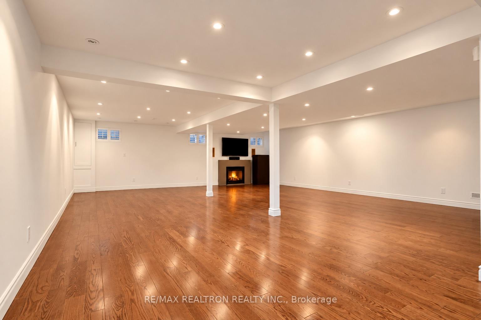 Photo 45 of 16 Sagewood Drive, North York, Banbury-Don Mills — HOMEH