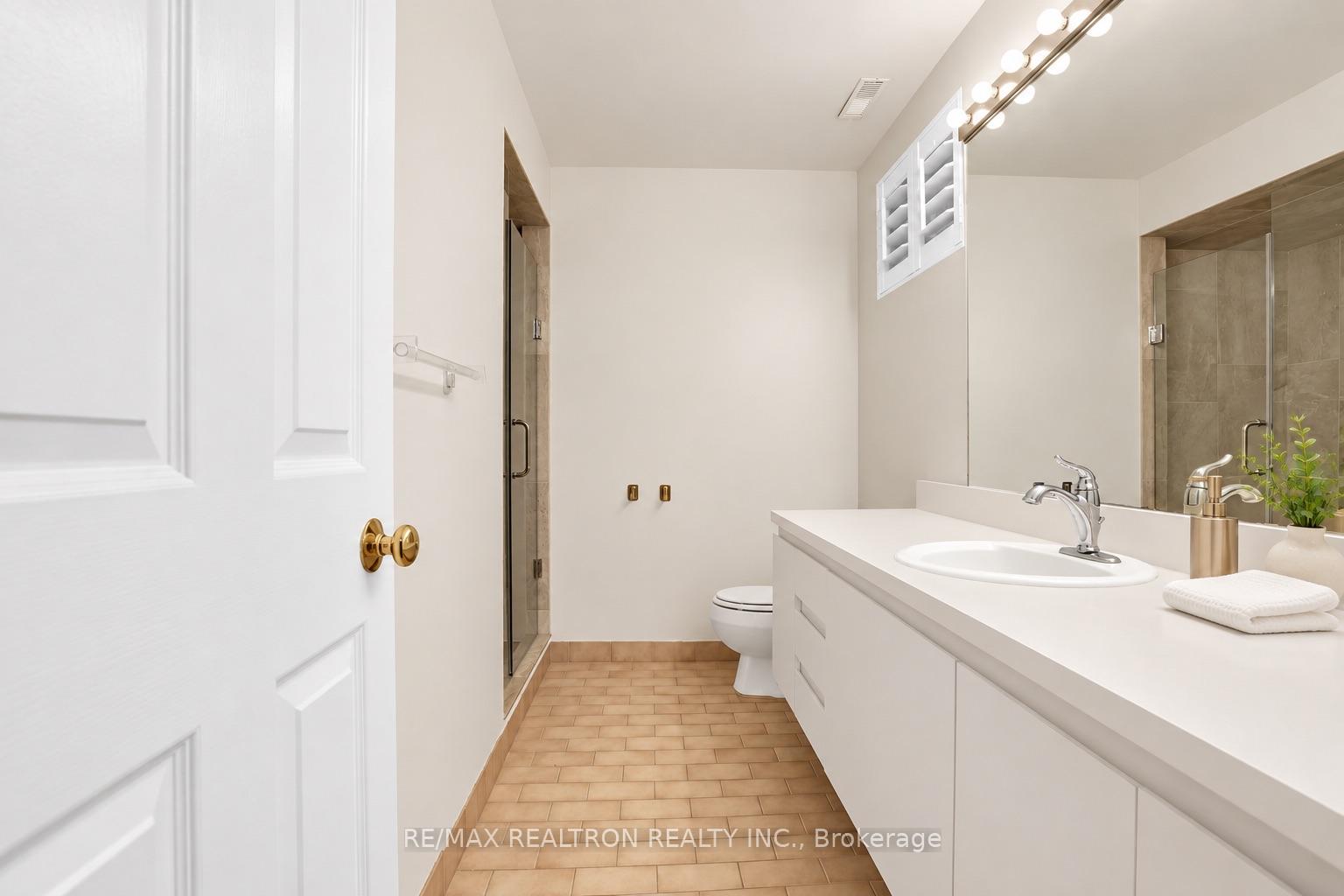 Photo 46 of 16 Sagewood Drive, North York, Banbury-Don Mills — HOMEH