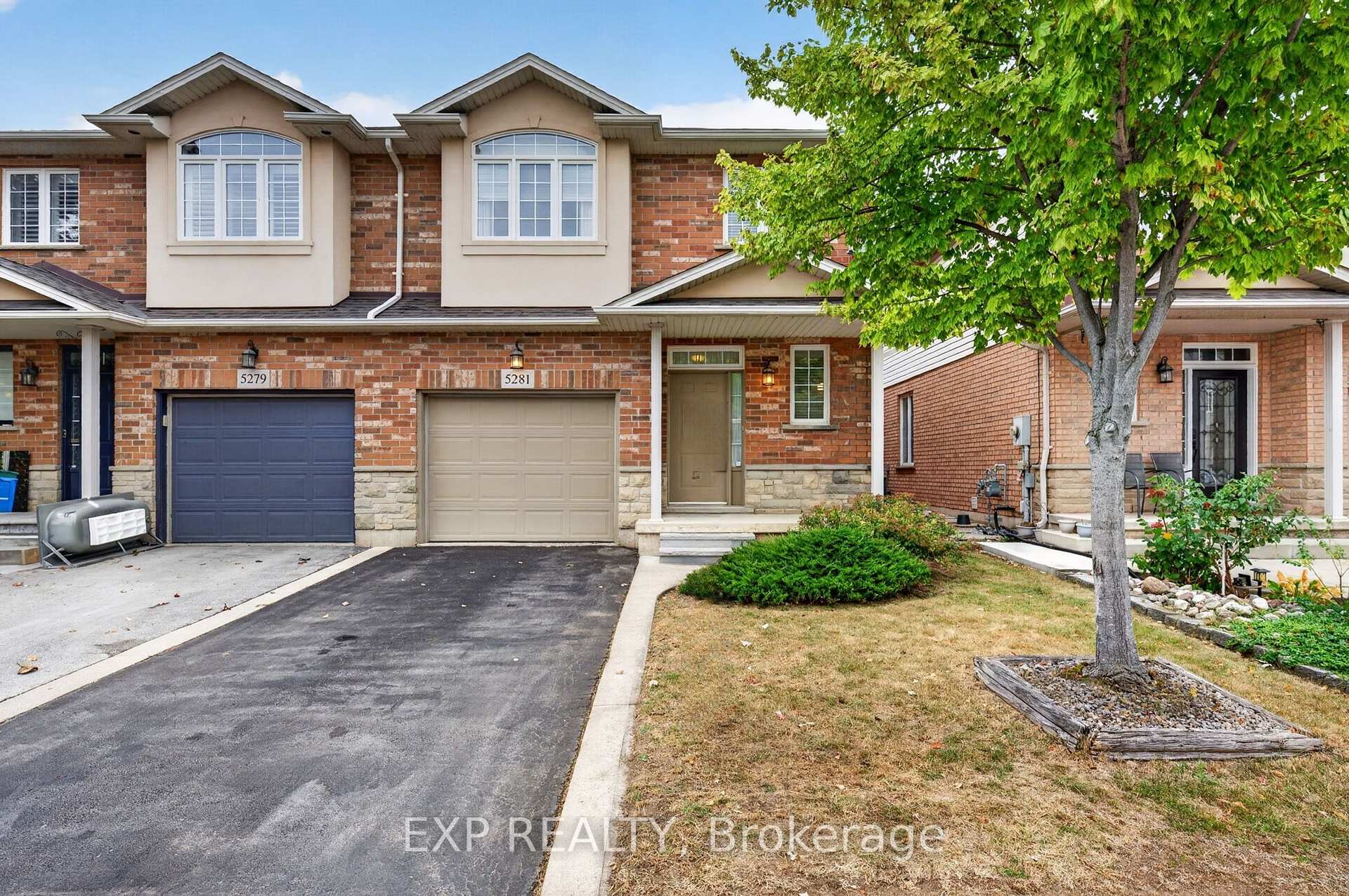 Photo 2 of 5281 Picketts Way, Burlington, Orchard — HOMEH
