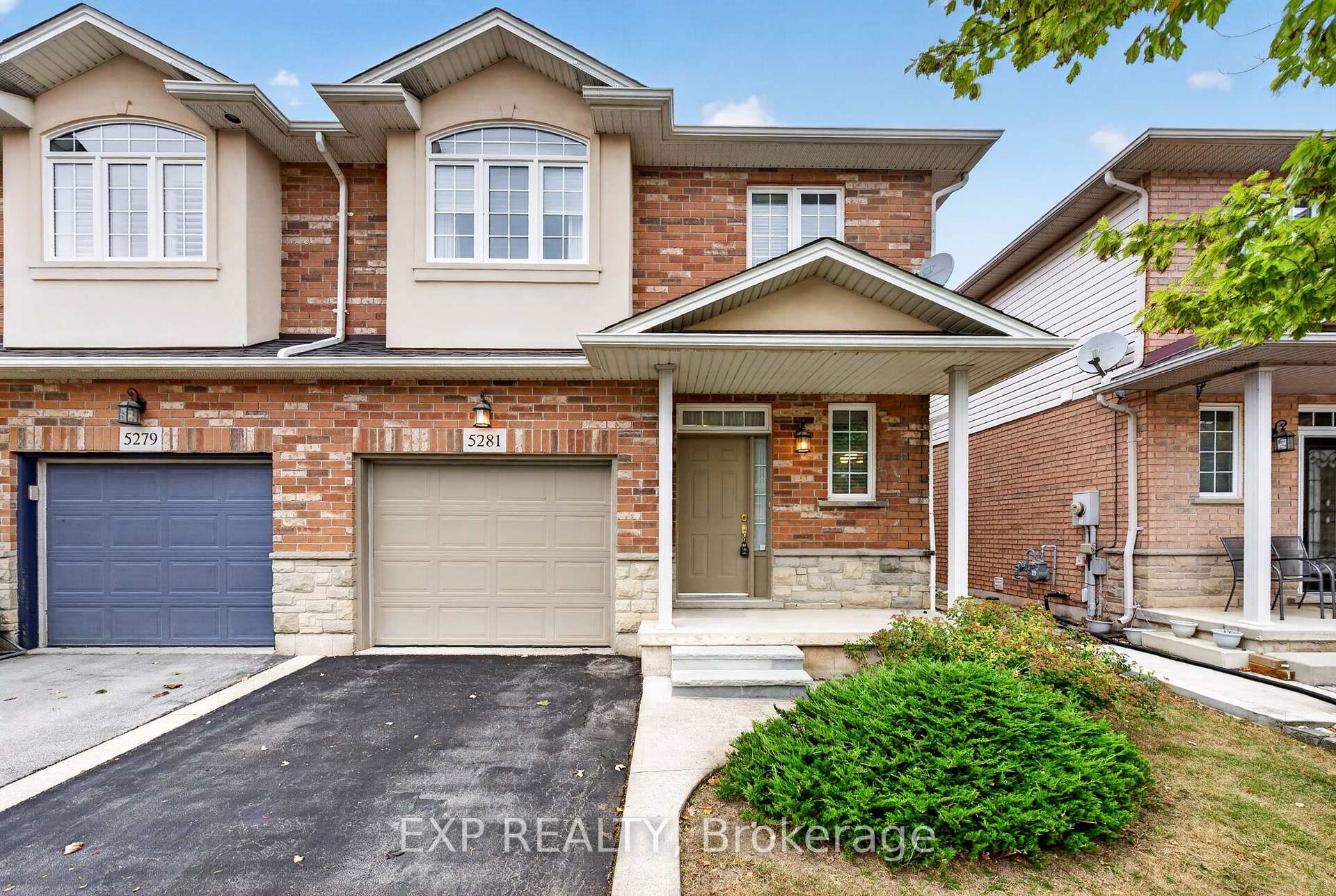 Photo 3 of 5281 Picketts Way, Burlington, Orchard — HOMEH