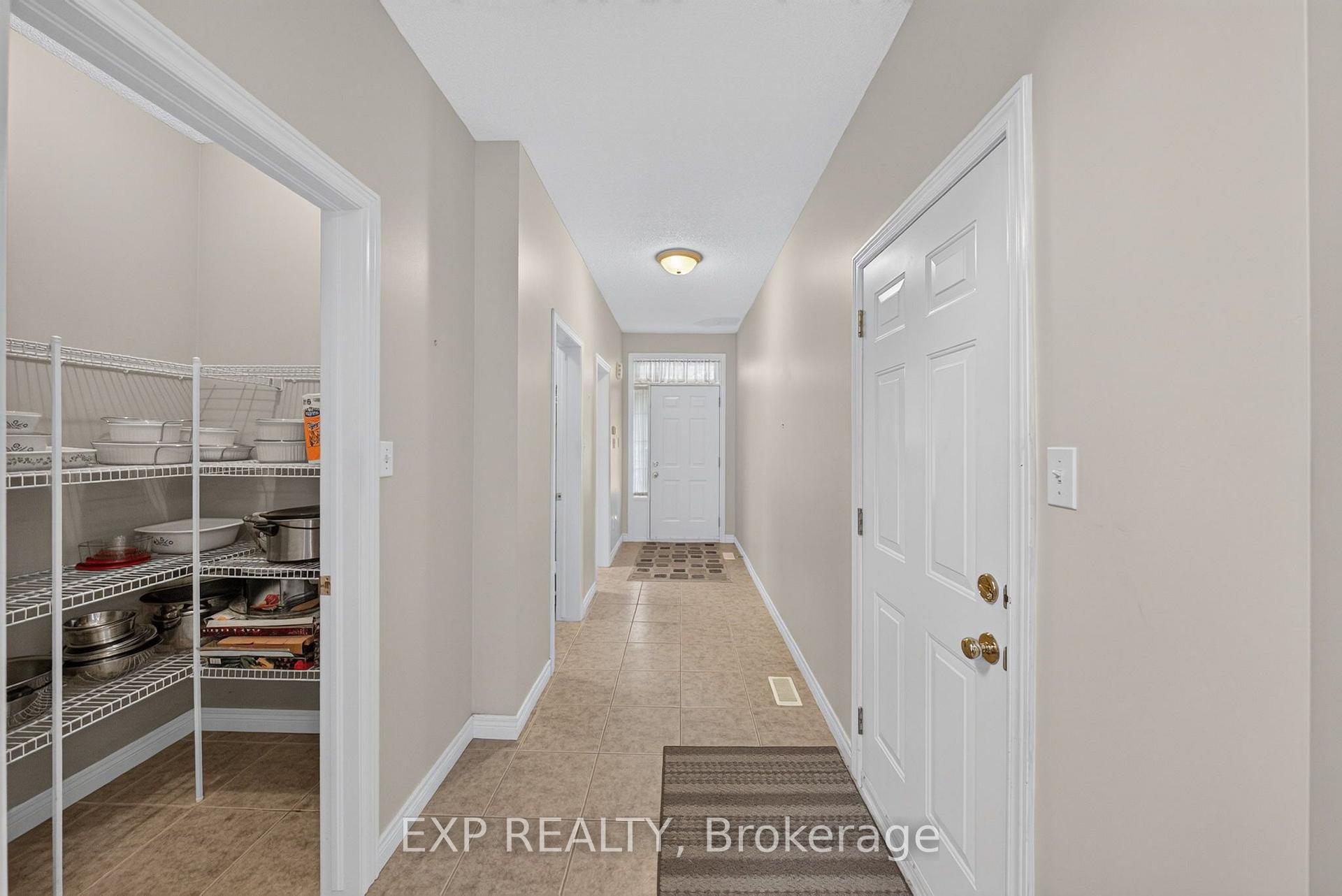 Photo 4 of 5281 Picketts Way, Burlington, Orchard — HOMEH
