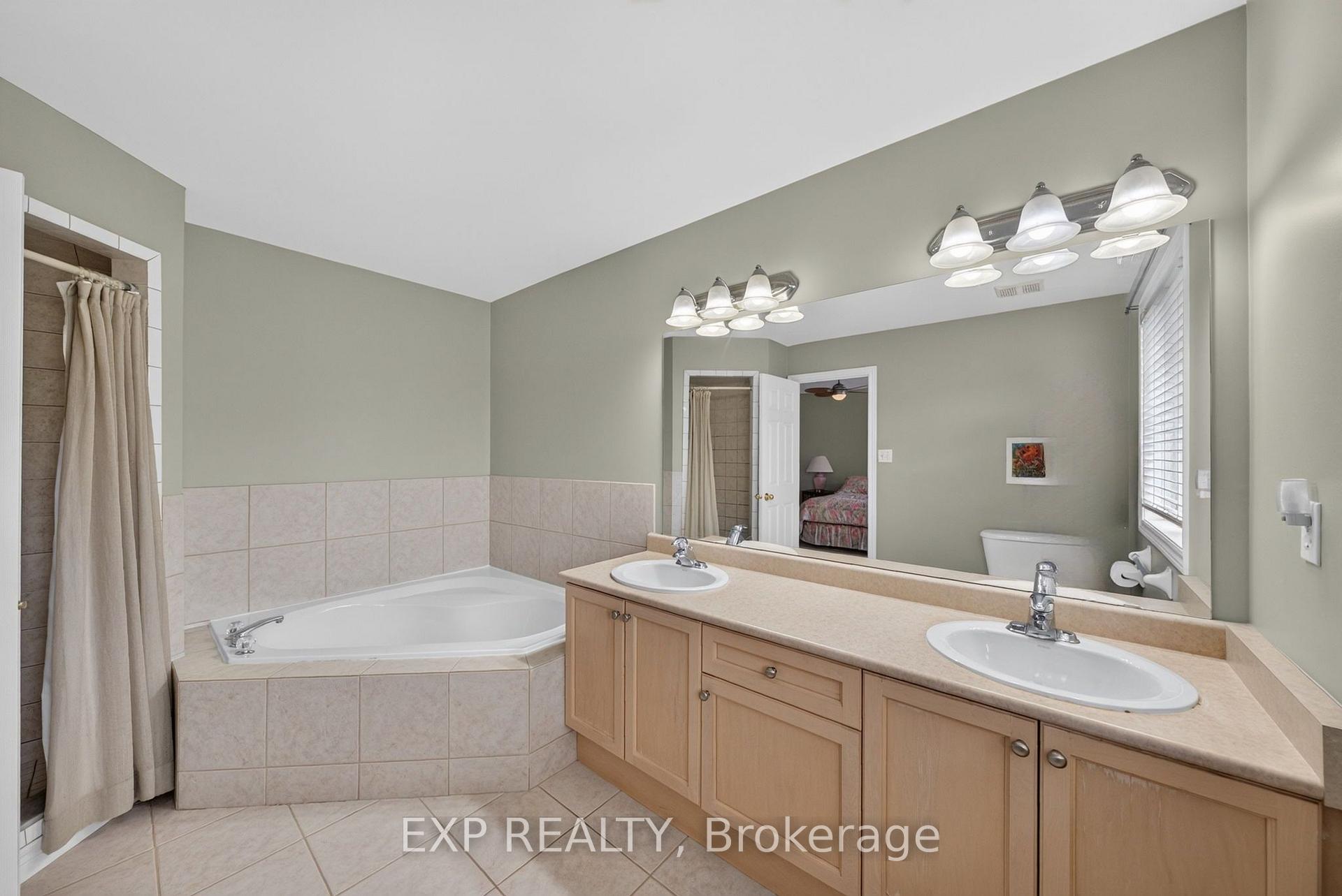 Photo 33 of 5281 Picketts Way, Burlington, Orchard — HOMEH