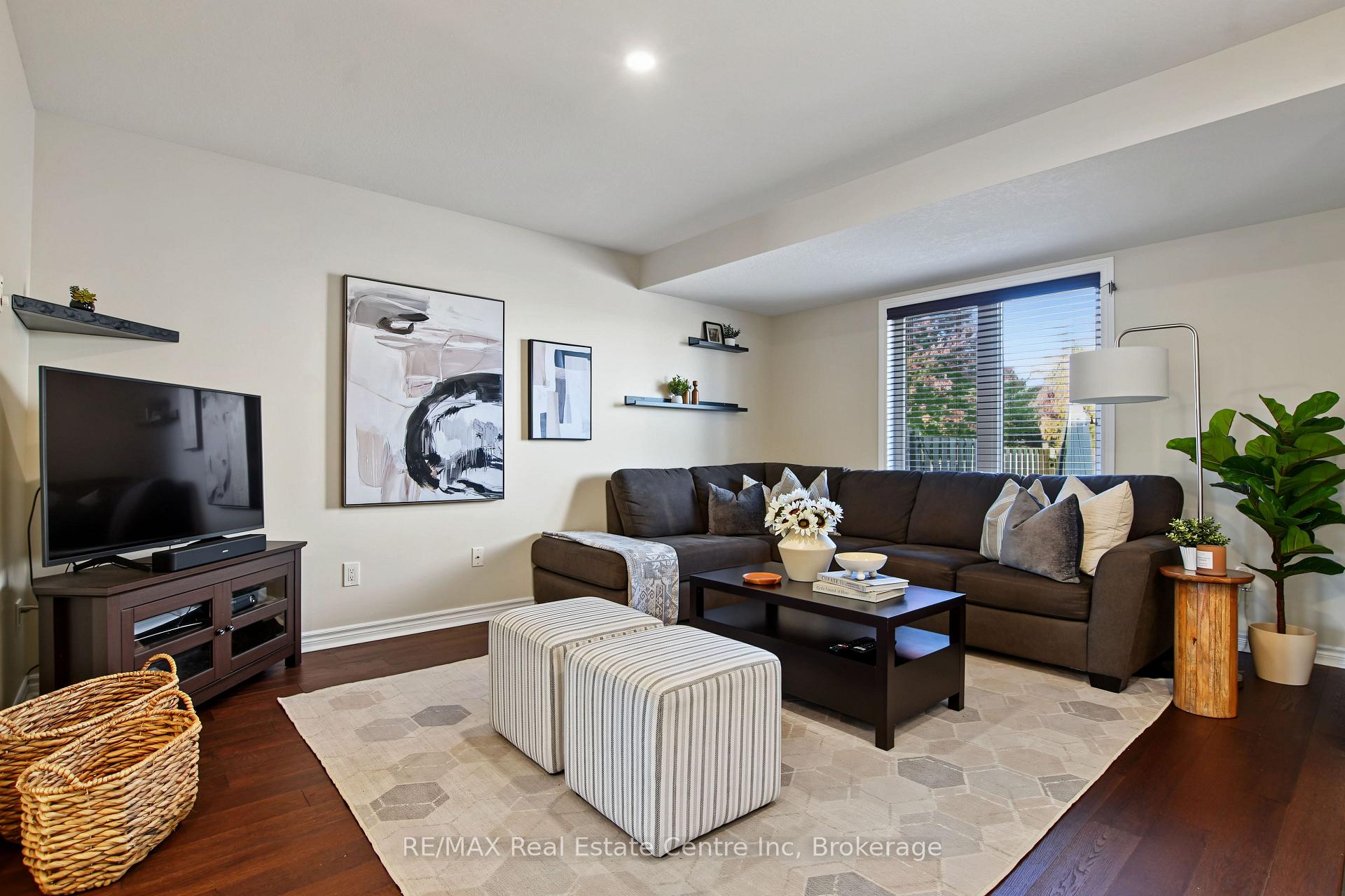Photo 9 of 54 Wilkie Crescent, Guelph, Pineridge/Westminster Woods — HOMEH