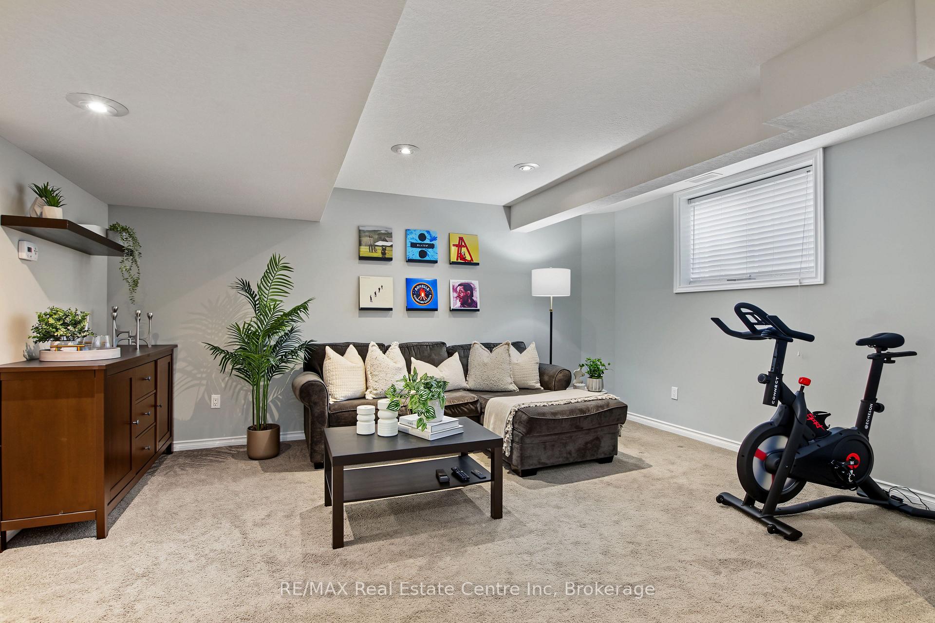 Photo 19 of 54 Wilkie Crescent, Guelph, Pineridge/Westminster Woods — HOMEH