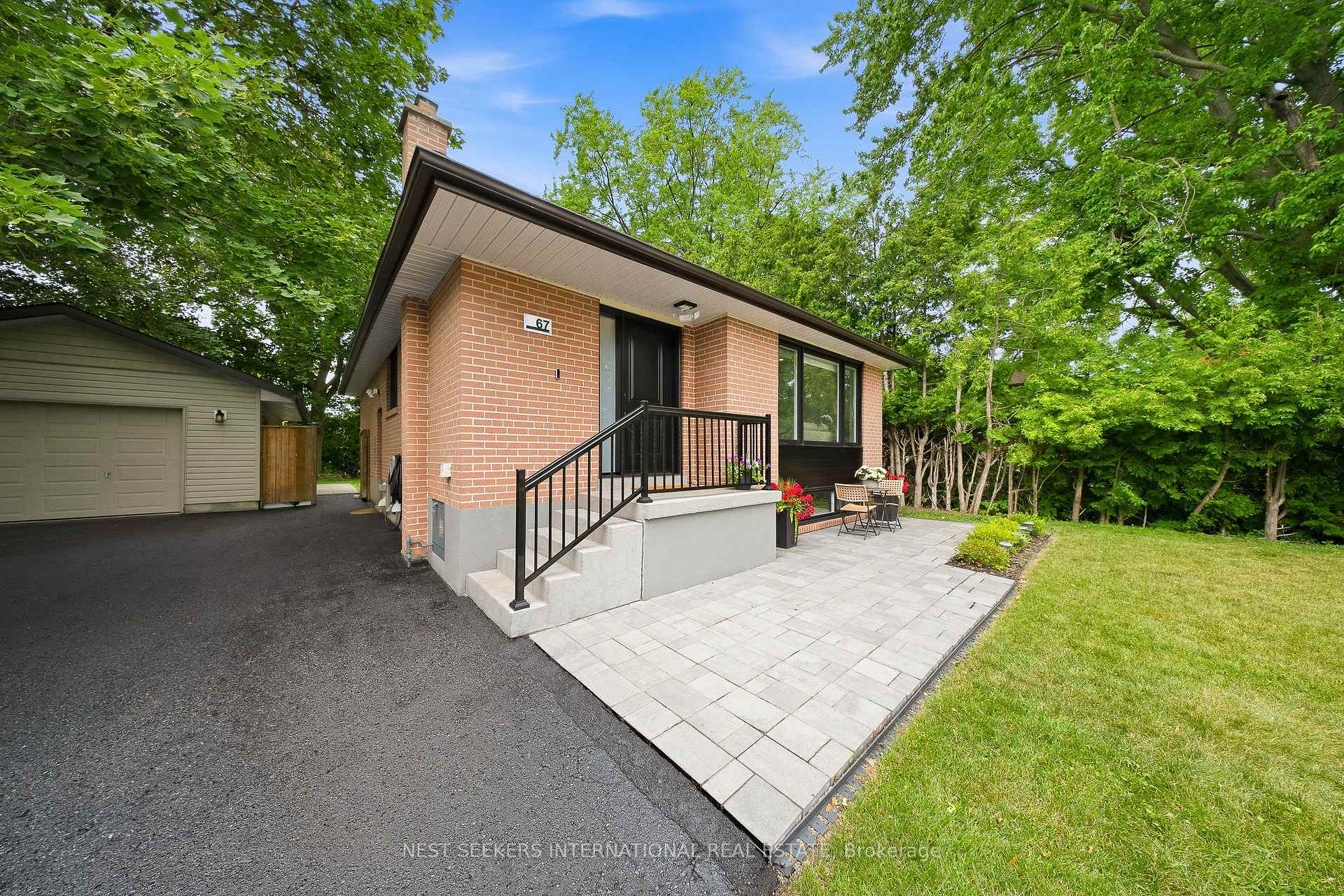 Photo 4 of 67 Foreht Crescent, Aurora, Aurora Heights — HOMEH