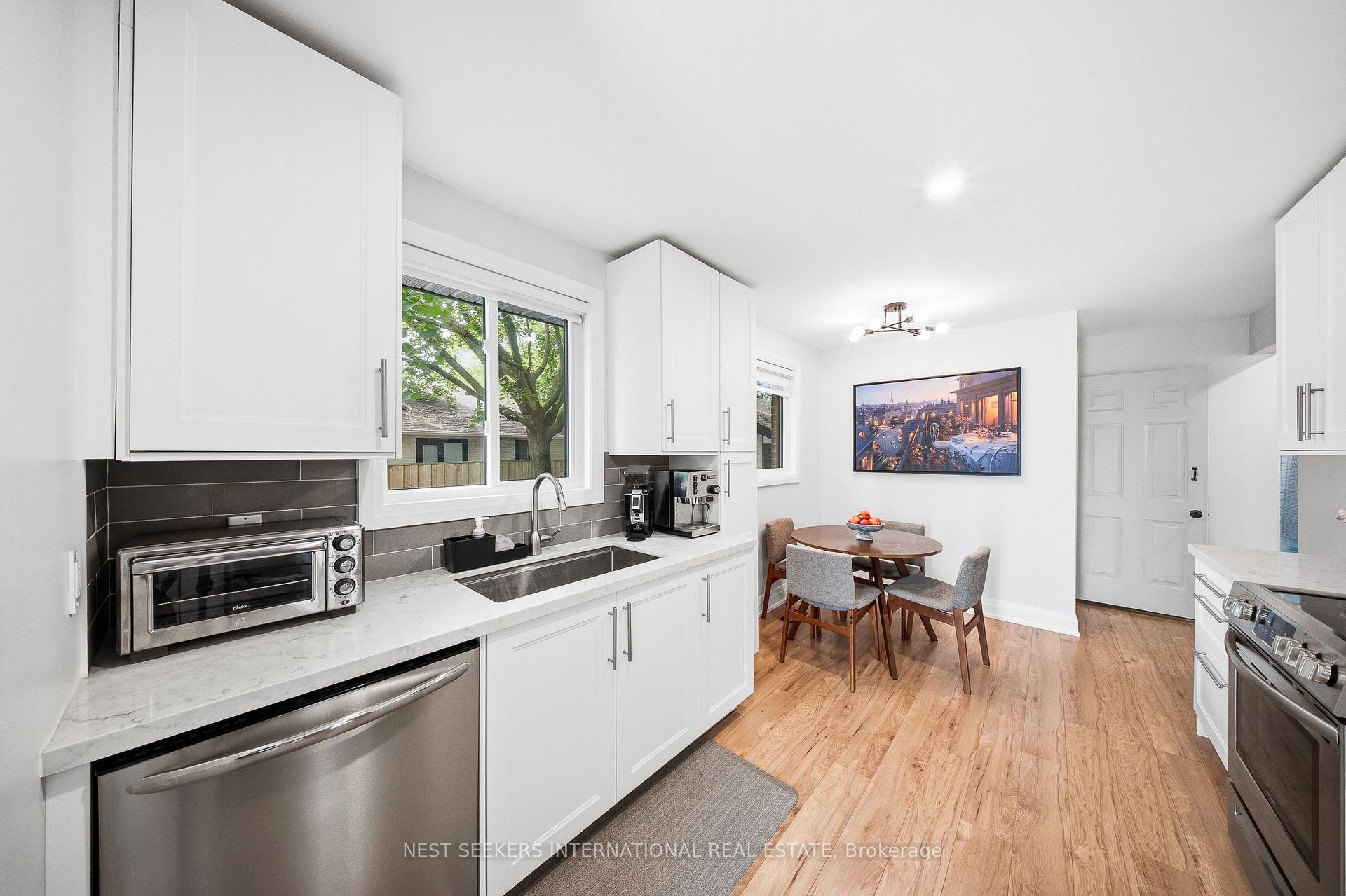 Photo 8 of 67 Foreht Crescent, Aurora, Aurora Heights — HOMEH