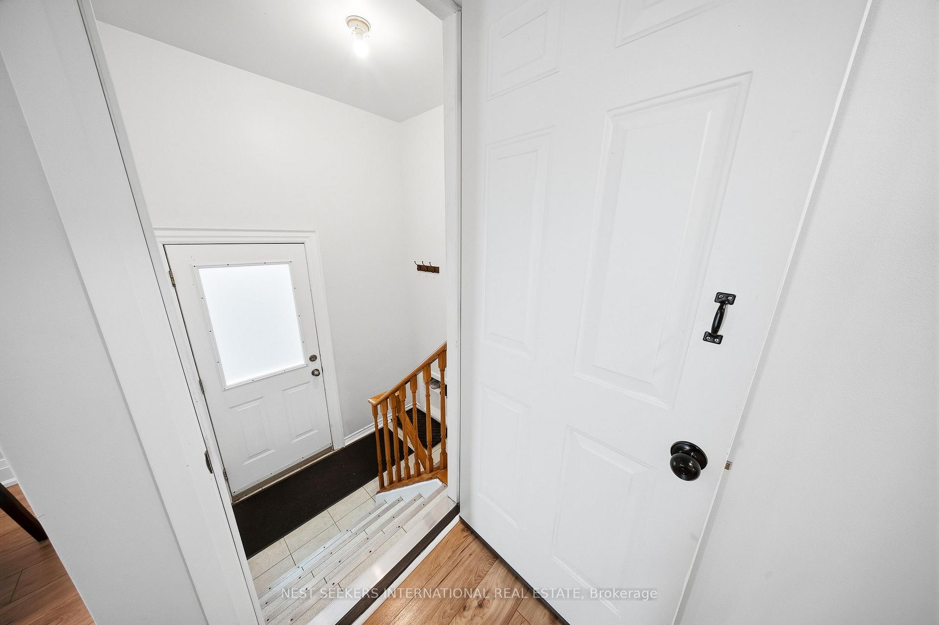 Photo 14 of 67 Foreht Crescent, Aurora, Aurora Heights — HOMEH
