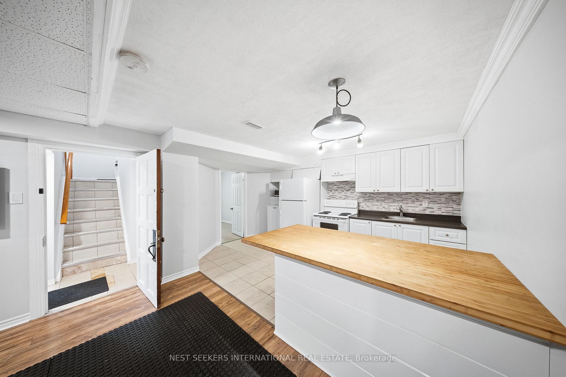 Photo 15 of 67 Foreht Crescent, Aurora, Aurora Heights — HOMEH