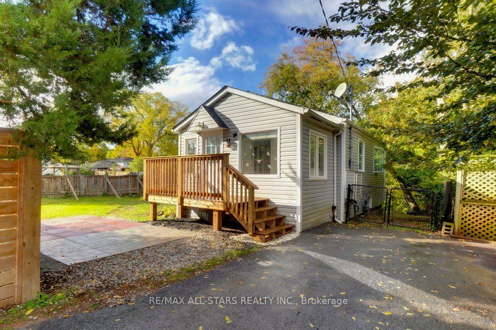 Photo 3 of 41 Mill Street, Uxbridge — HOMEH