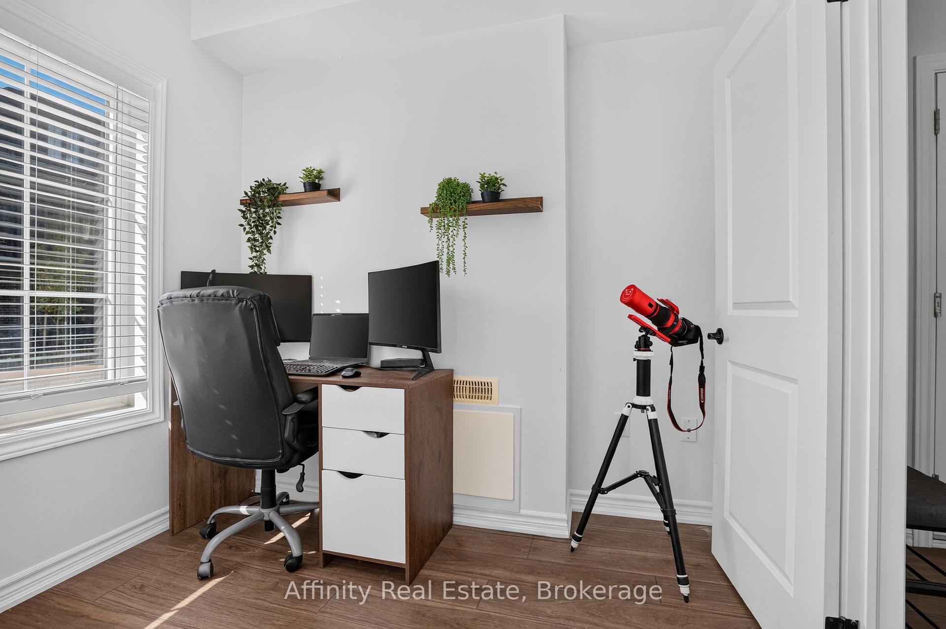 Photo 8 of Unit #49, 124 Compass Trail, Cambridge, Preston Heights — HOMEH