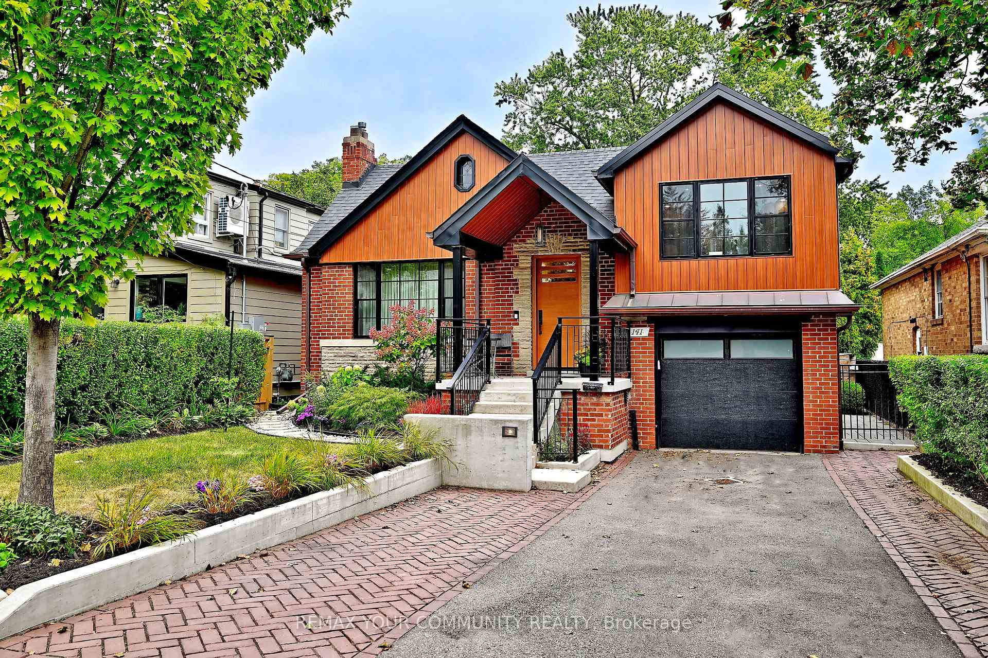 Photo 2 of 141 Prince Edward Drive S, Etobicoke, Stonegate-Queensway — HOMEH