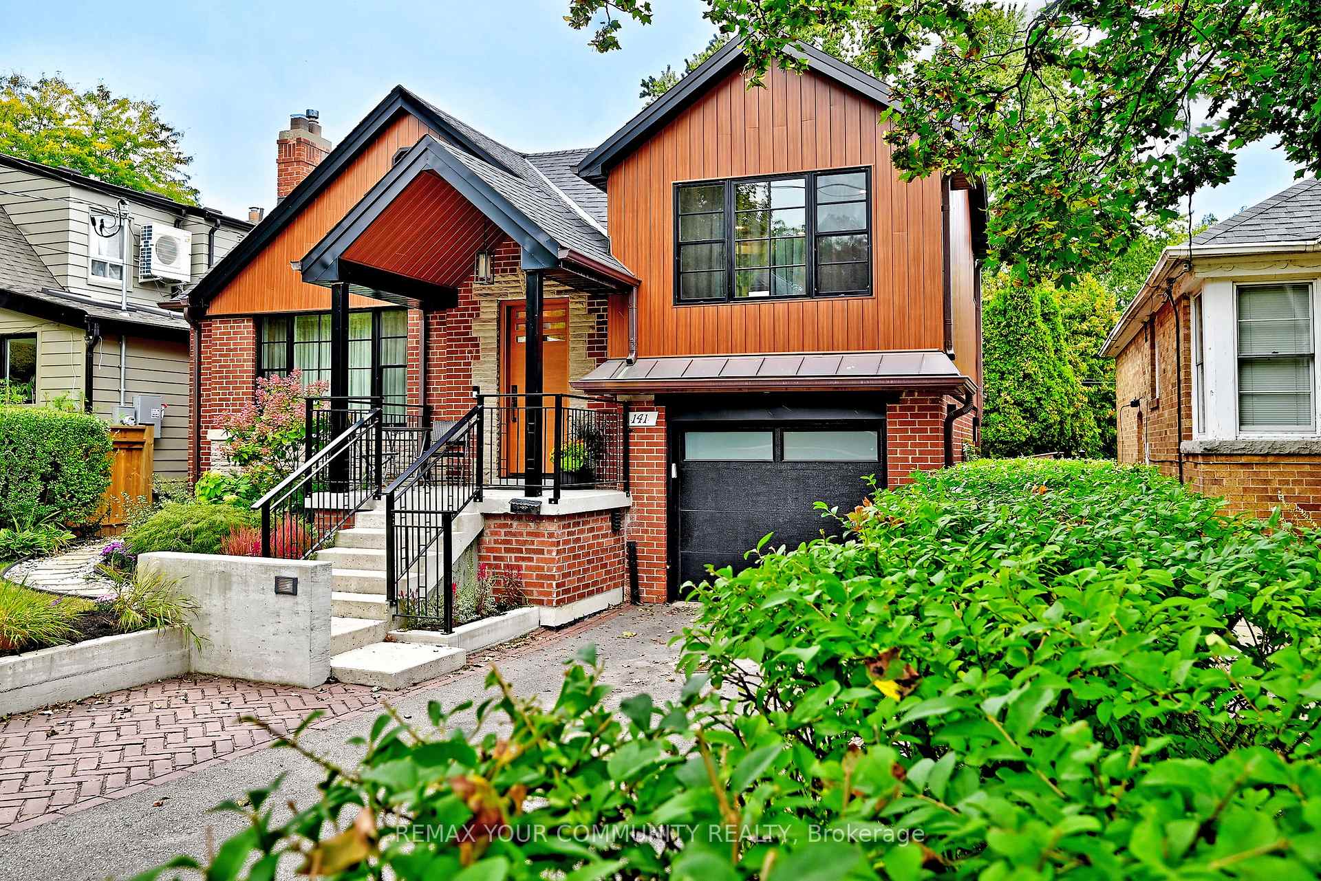 Photo 3 of 141 Prince Edward Drive S, Etobicoke, Stonegate-Queensway — HOMEH