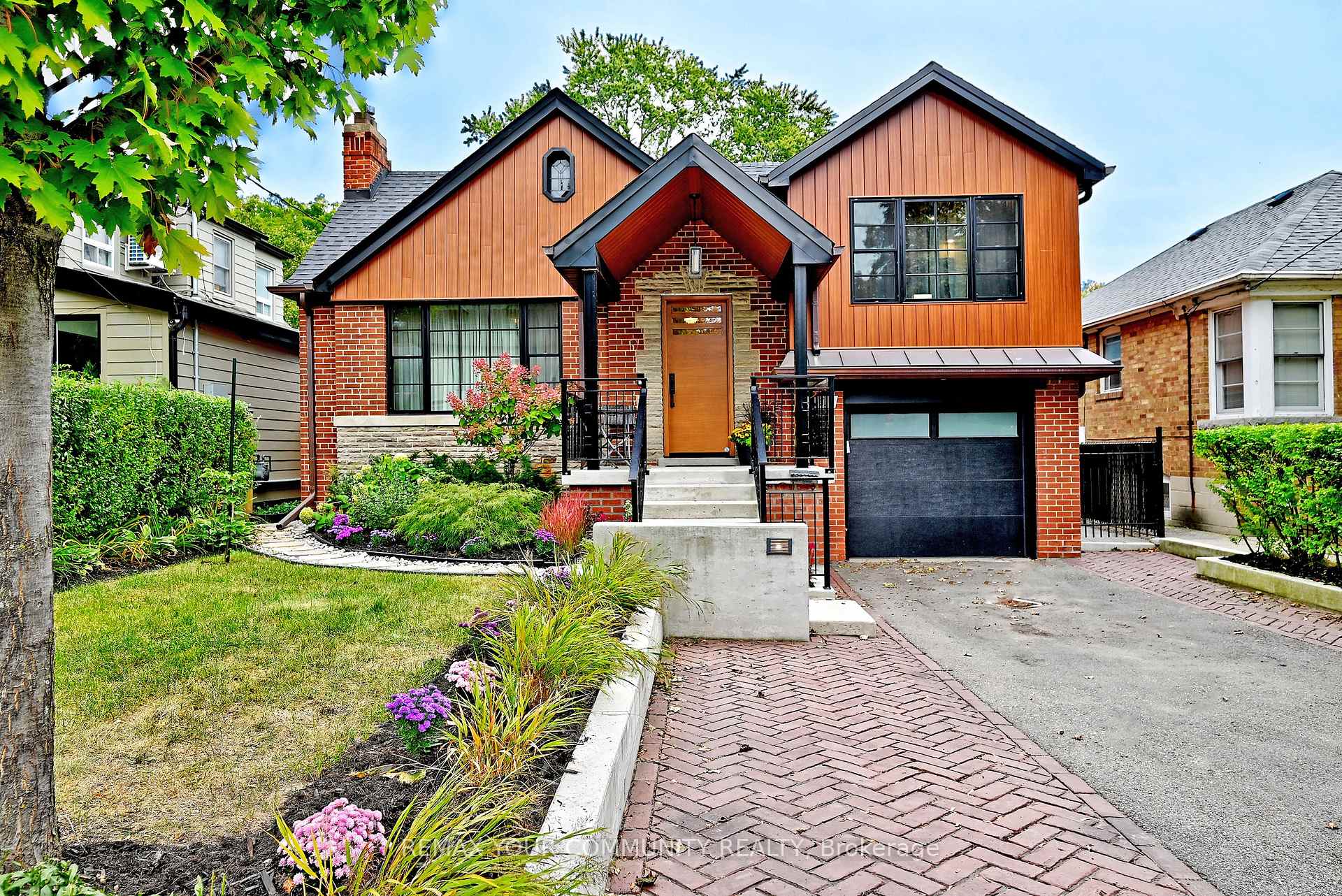 Photo 4 of 141 Prince Edward Drive S, Etobicoke, Stonegate-Queensway — HOMEH