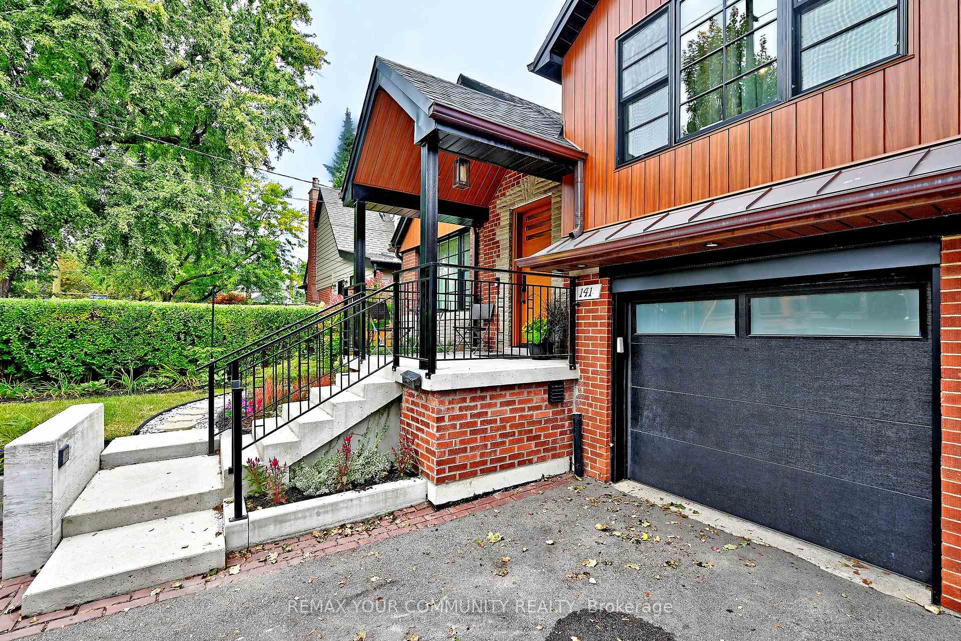 Photo 6 of 141 Prince Edward Drive S, Etobicoke, Stonegate-Queensway — HOMEH