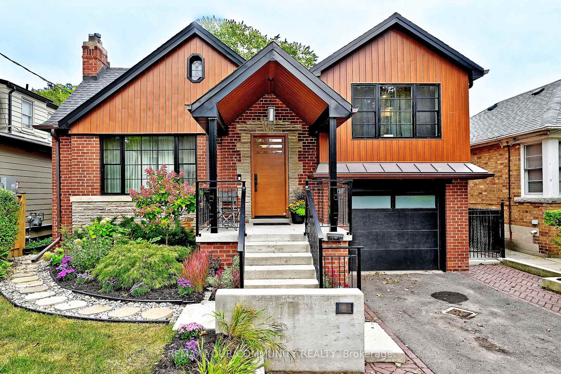 Photo 7 of 141 Prince Edward Drive S, Etobicoke, Stonegate-Queensway — HOMEH