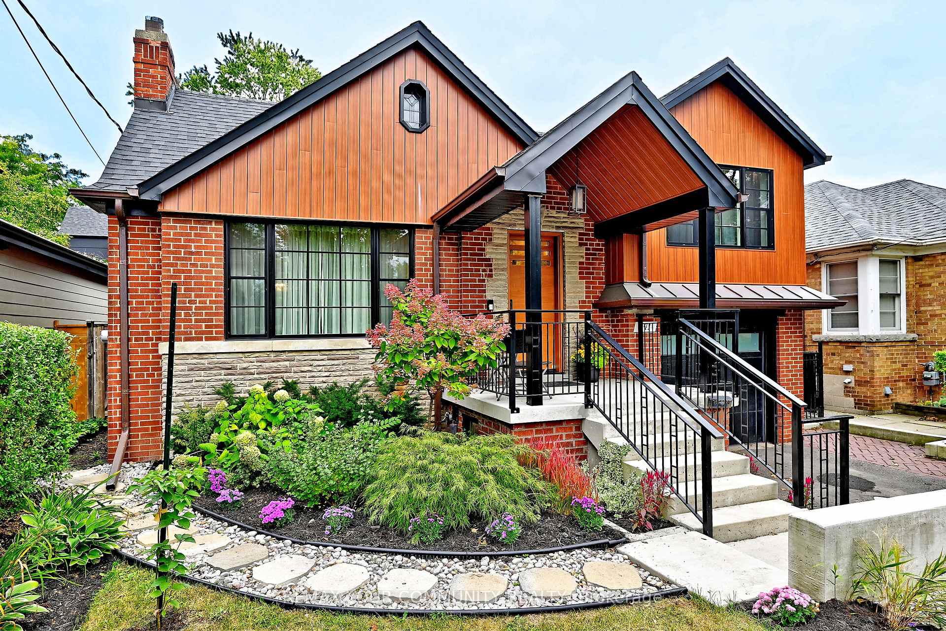 Photo 8 of 141 Prince Edward Drive S, Etobicoke, Stonegate-Queensway — HOMEH