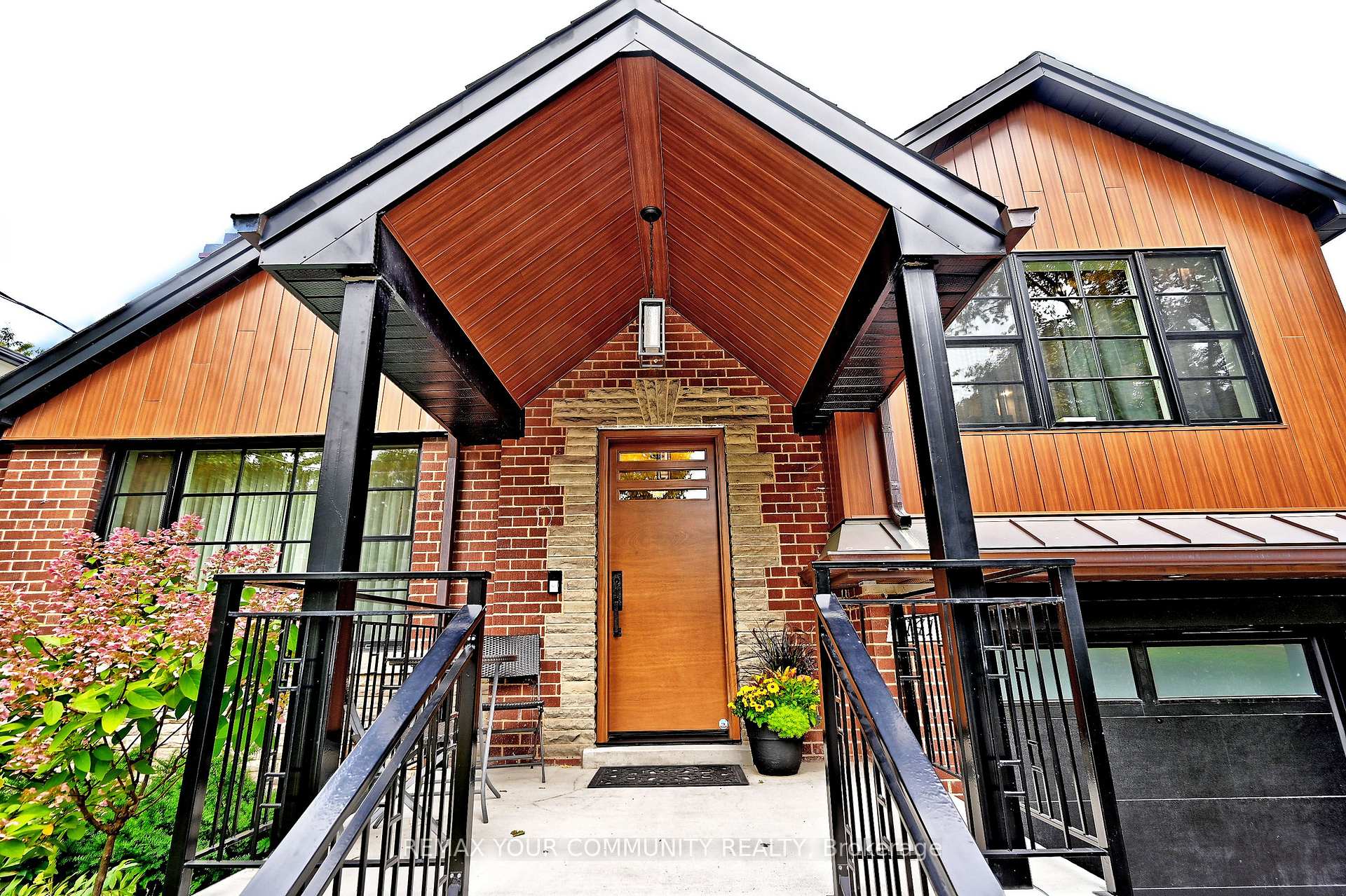 Photo 9 of 141 Prince Edward Drive S, Etobicoke, Stonegate-Queensway — HOMEH