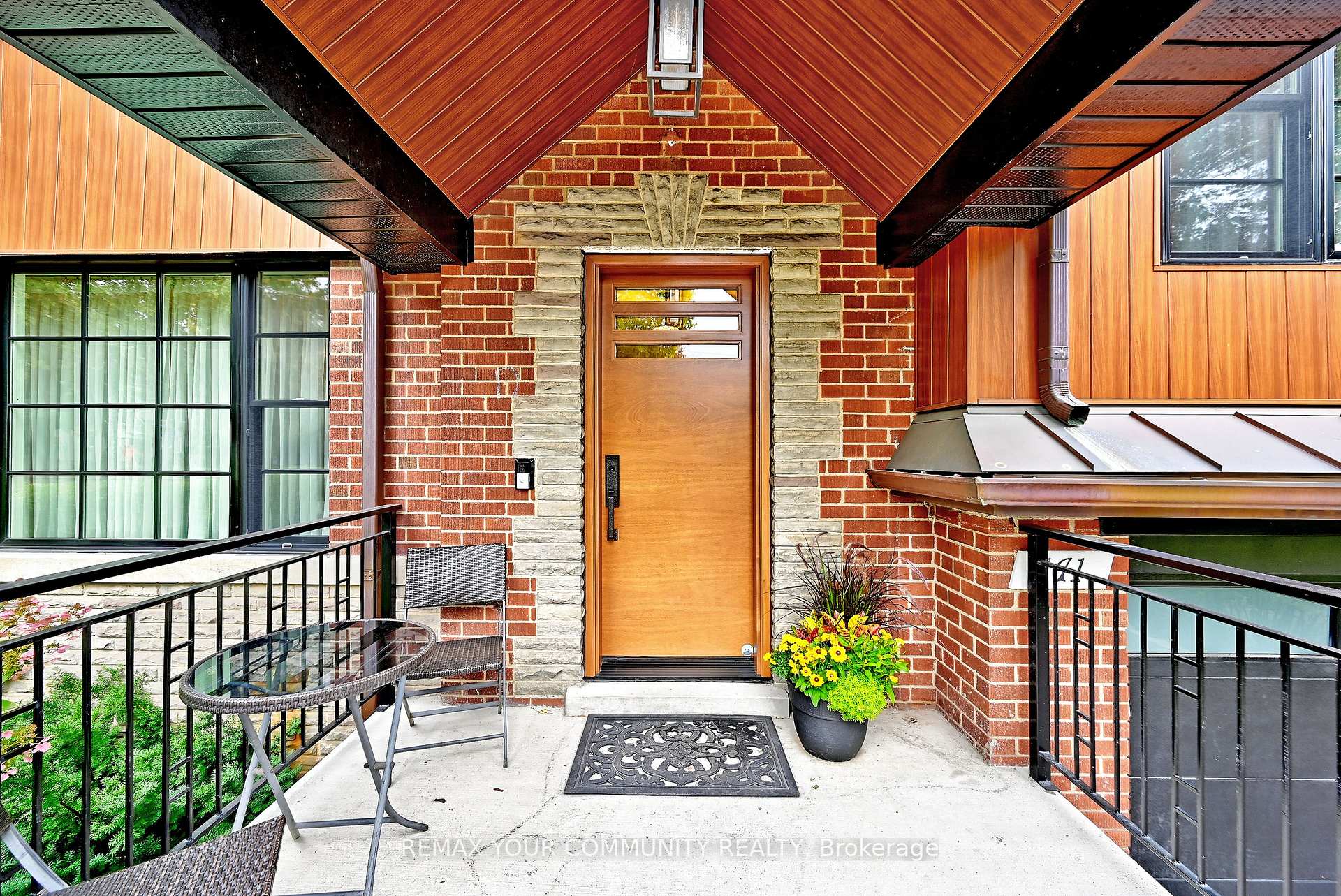 Photo 10 of 141 Prince Edward Drive S, Etobicoke, Stonegate-Queensway — HOMEH