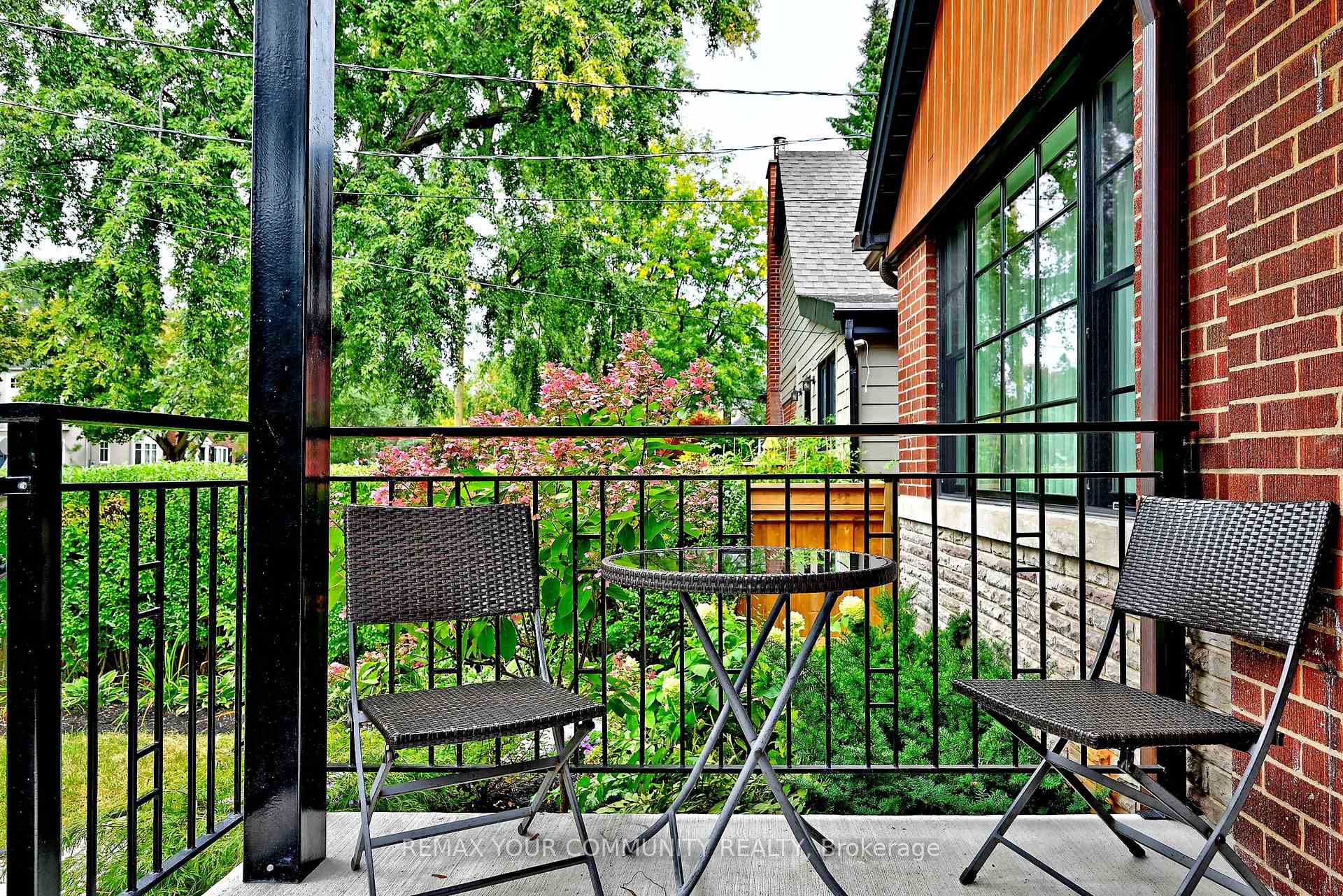 Photo 11 of 141 Prince Edward Drive S, Etobicoke, Stonegate-Queensway — HOMEH