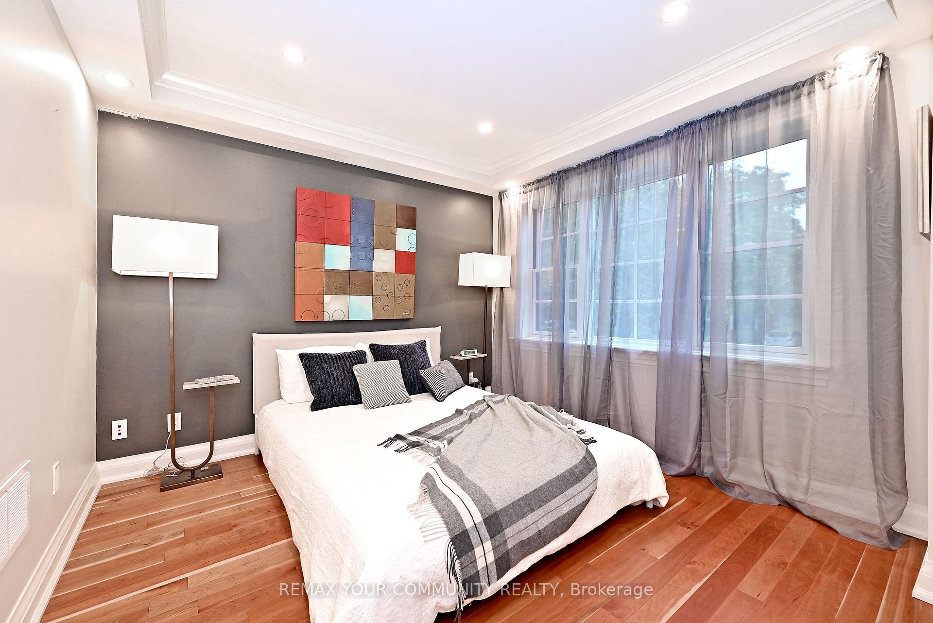 Photo 23 of 141 Prince Edward Drive S, Etobicoke, Stonegate-Queensway — HOMEH