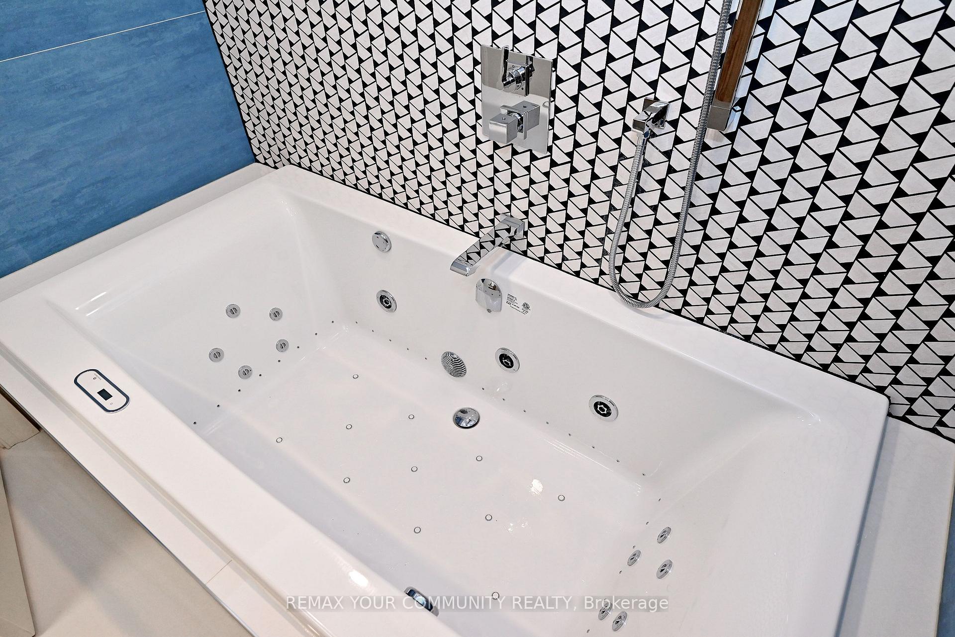 Photo 52 of 141 Prince Edward Drive S, Etobicoke, Stonegate-Queensway — HOMEH
