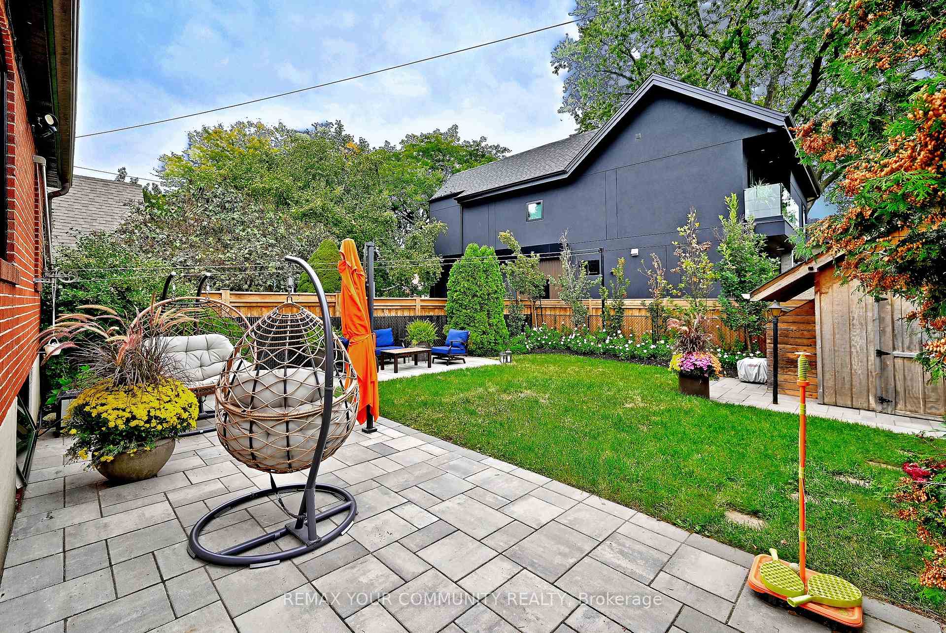 Photo 45 of 141 Prince Edward Drive S, Etobicoke, Stonegate-Queensway — HOMEH