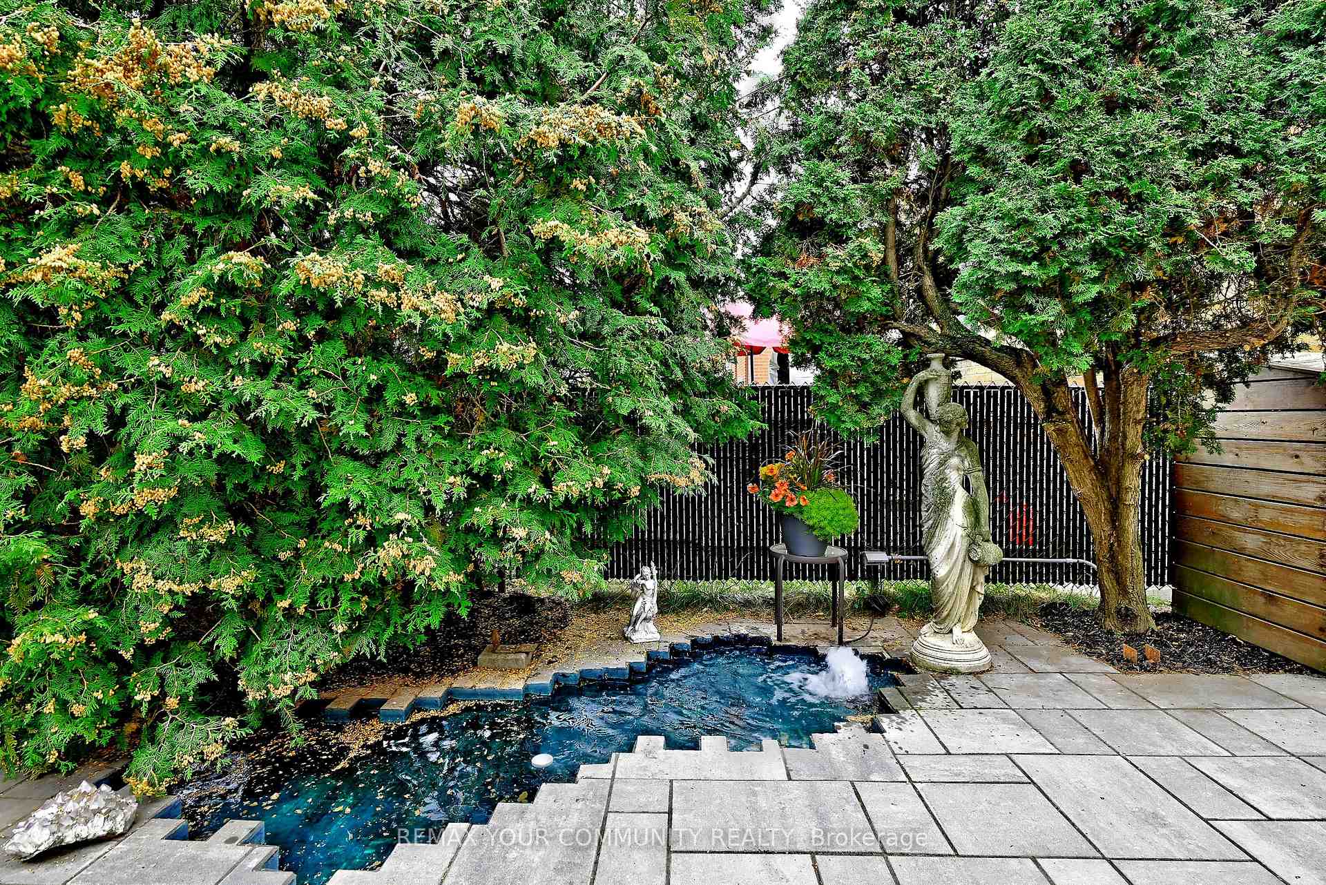 Photo 57 of 141 Prince Edward Drive S, Etobicoke, Stonegate-Queensway — HOMEH