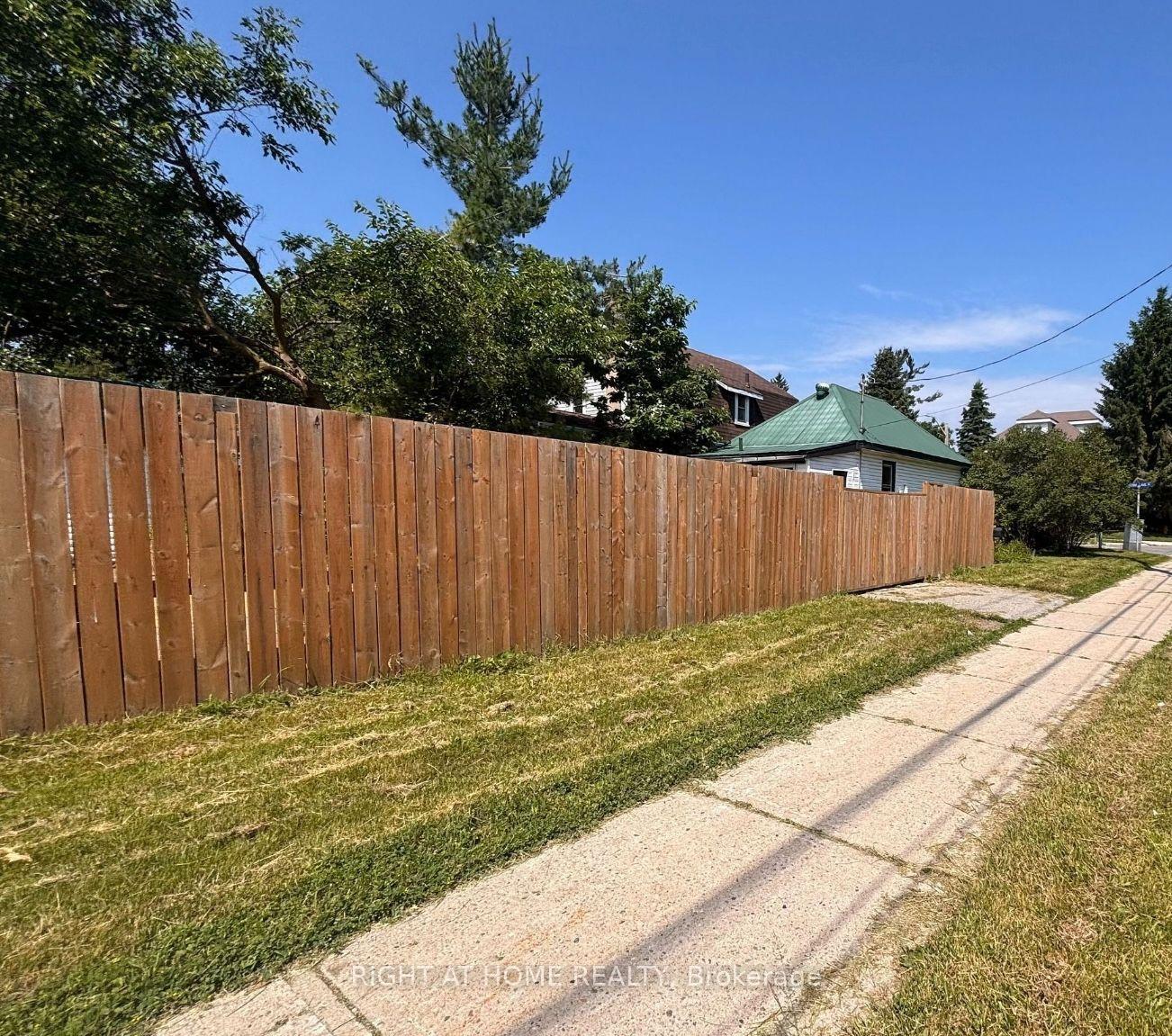 Photo 10 of 365 Horrell Avenue, Midland — HOMEH