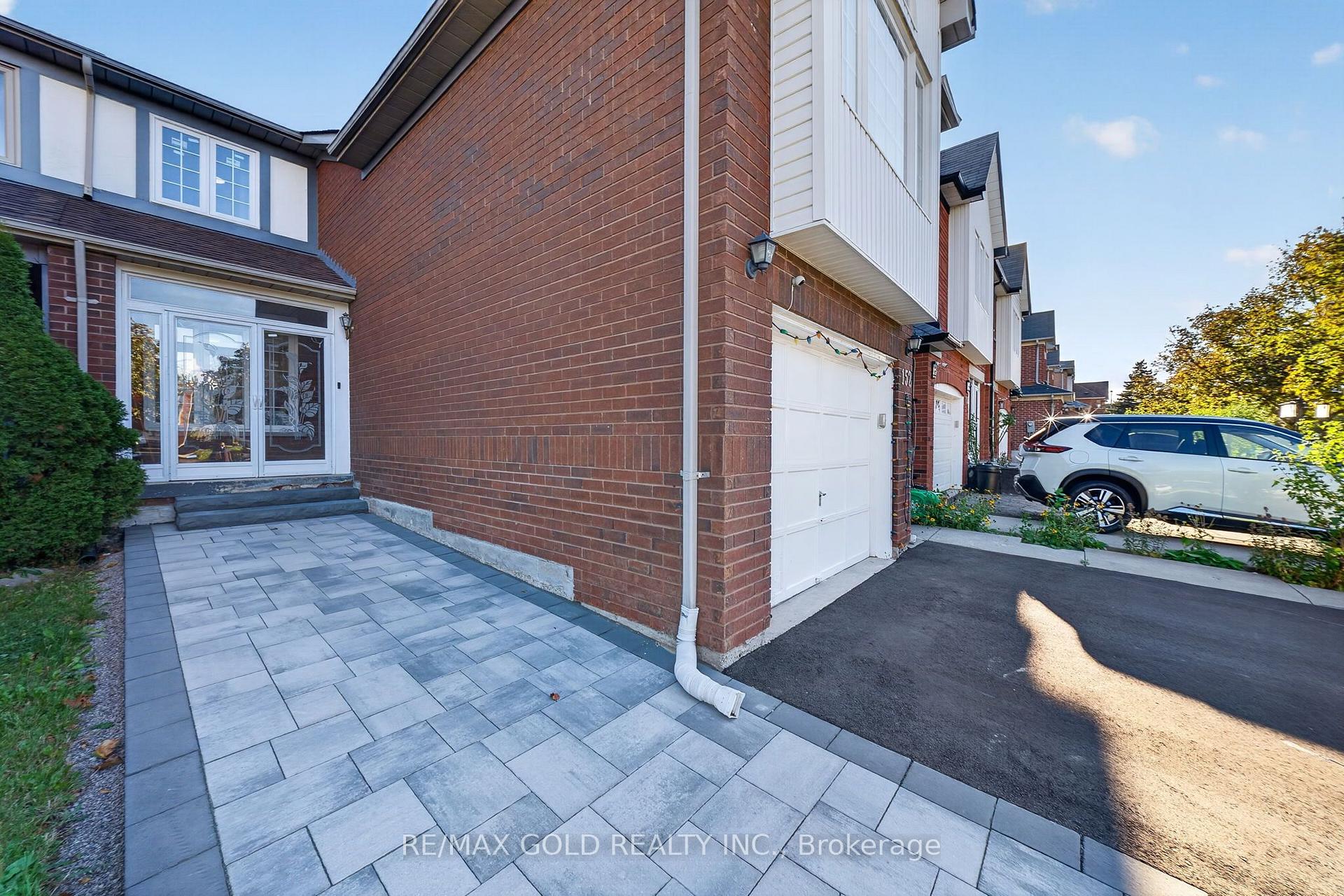 Photo 3 of 152 Bighorn Crescent, Brampton, Sandringham-Wellington — HOMEH