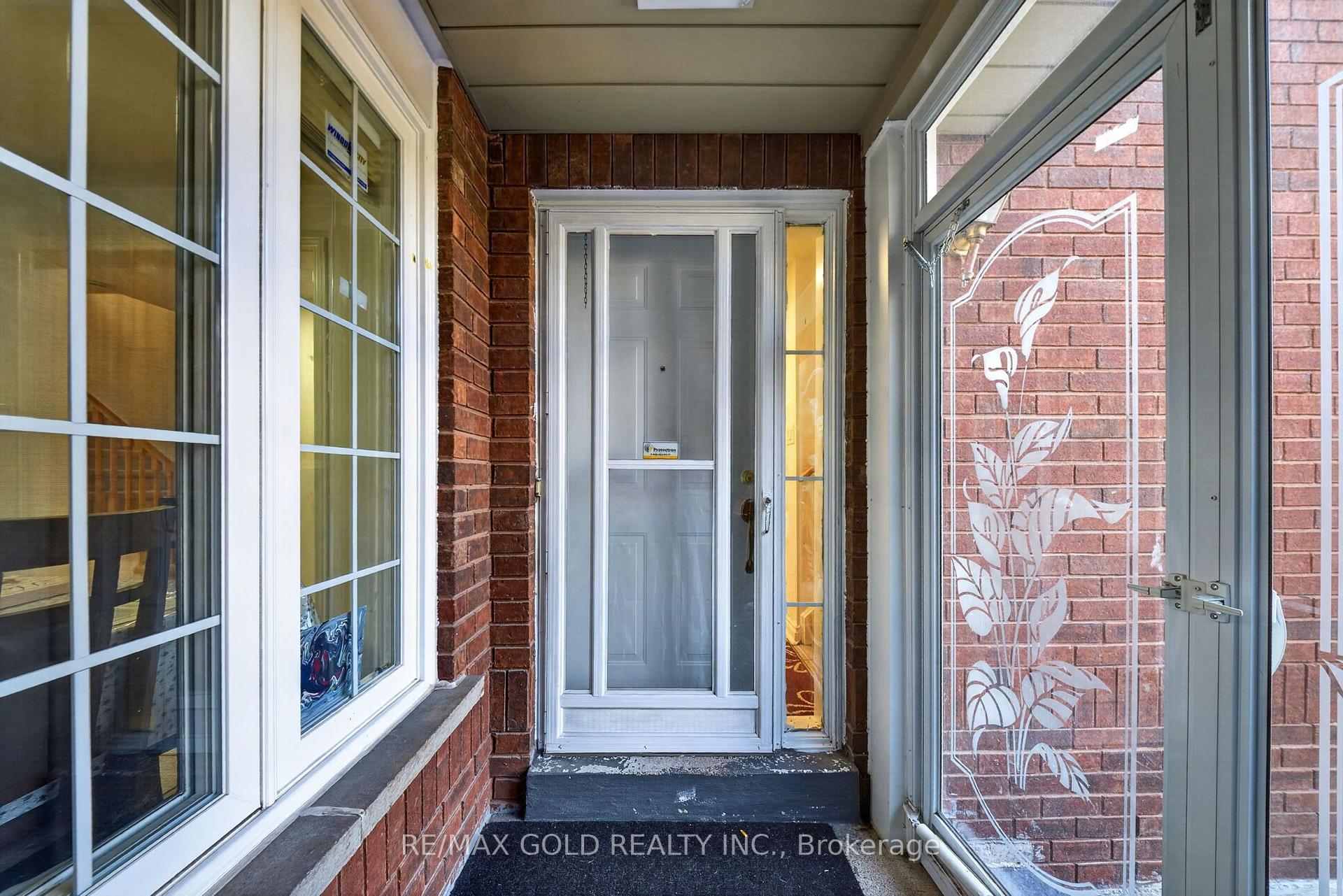 Photo 4 of 152 Bighorn Crescent, Brampton, Sandringham-Wellington — HOMEH