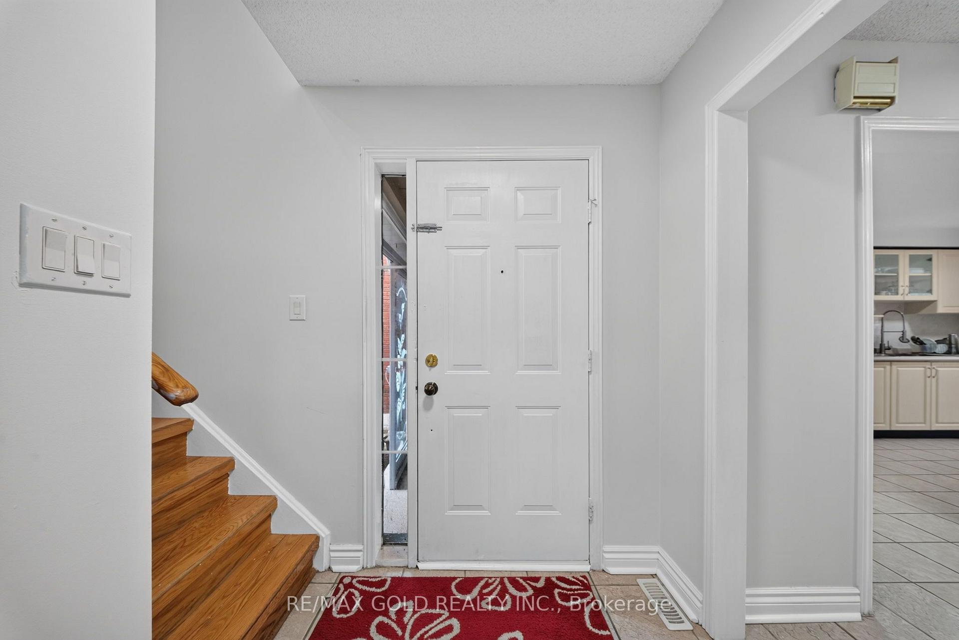 Photo 5 of 152 Bighorn Crescent, Brampton, Sandringham-Wellington — HOMEH