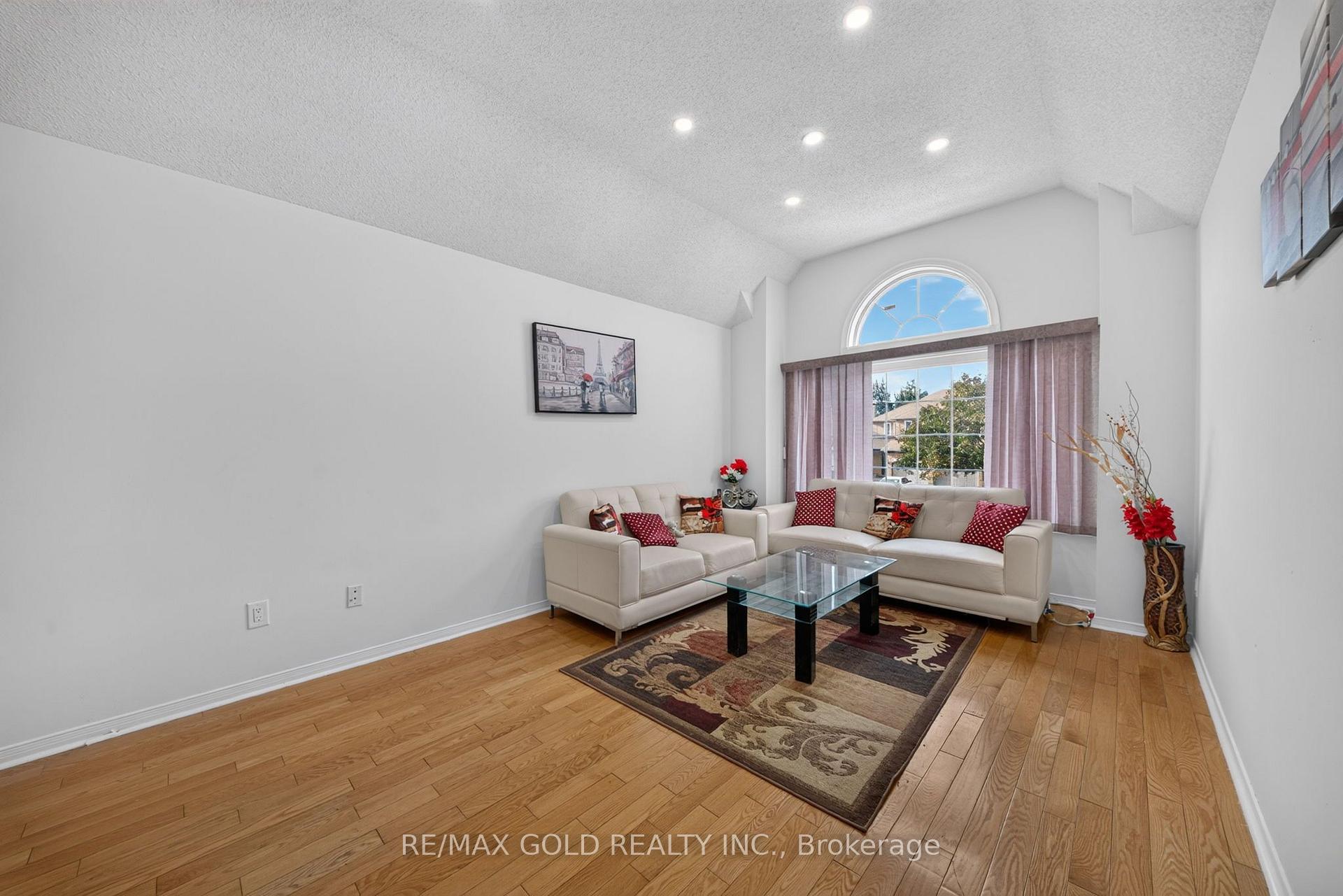Photo 7 of 152 Bighorn Crescent, Brampton, Sandringham-Wellington — HOMEH
