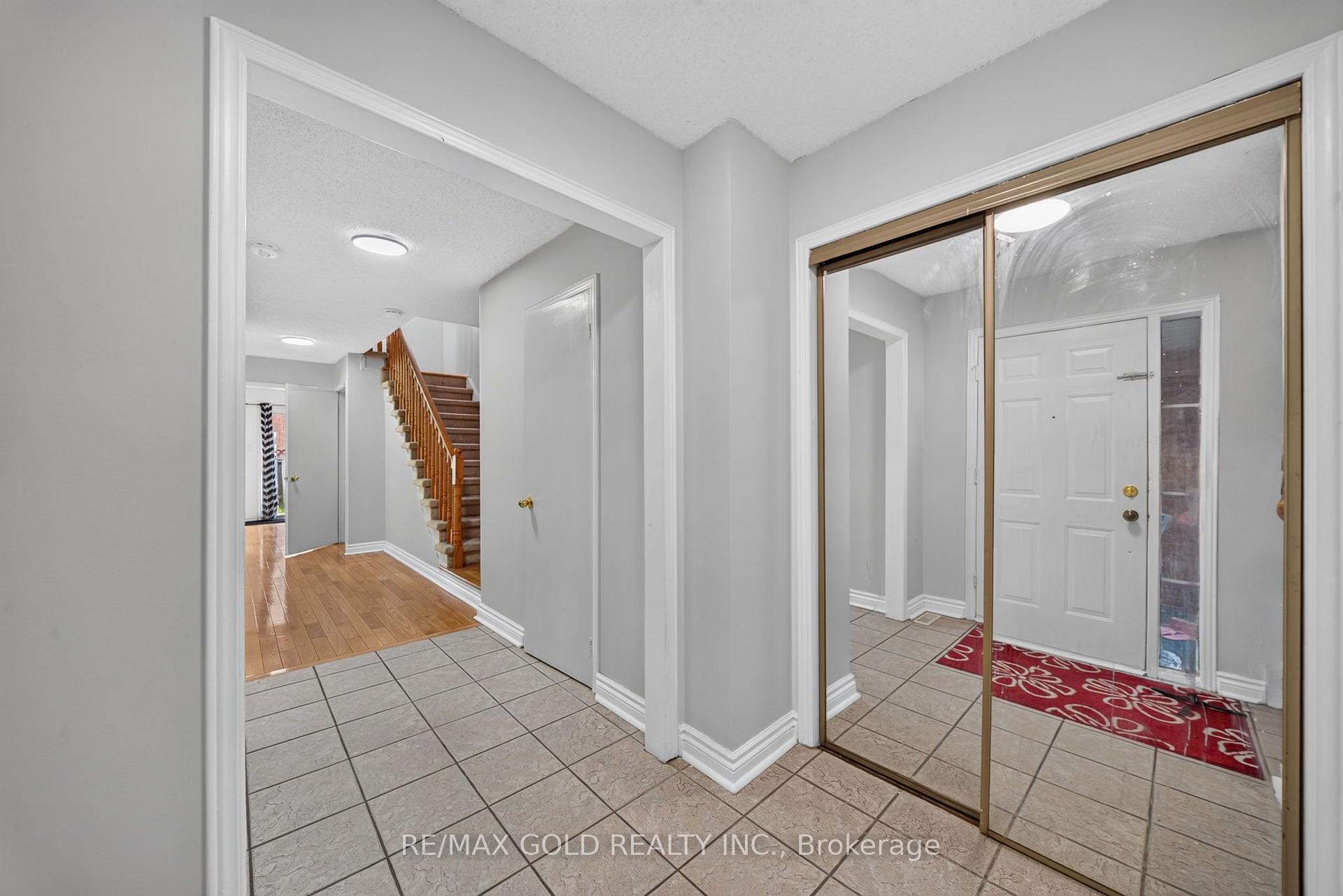 Photo 10 of 152 Bighorn Crescent, Brampton, Sandringham-Wellington — HOMEH
