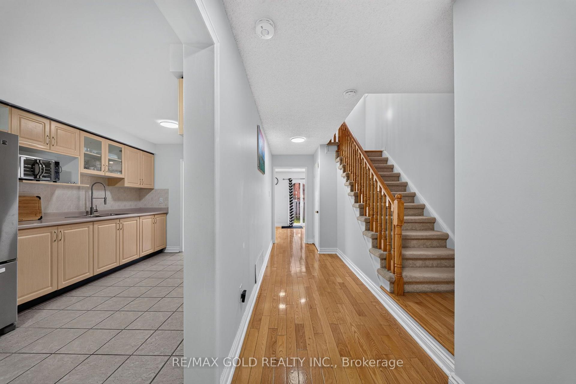 Photo 12 of 152 Bighorn Crescent, Brampton, Sandringham-Wellington — HOMEH