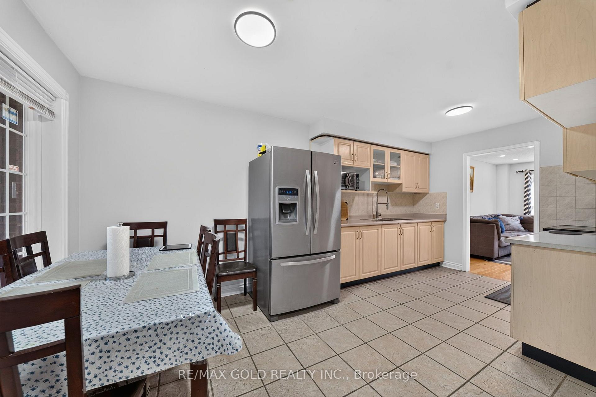 Photo 13 of 152 Bighorn Crescent, Brampton, Sandringham-Wellington — HOMEH