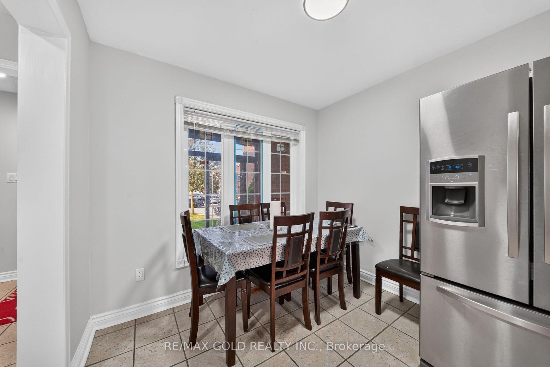 Photo 14 of 152 Bighorn Crescent, Brampton, Sandringham-Wellington — HOMEH