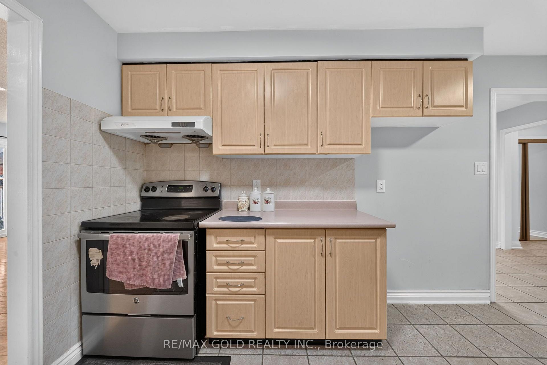 Photo 16 of 152 Bighorn Crescent, Brampton, Sandringham-Wellington — HOMEH