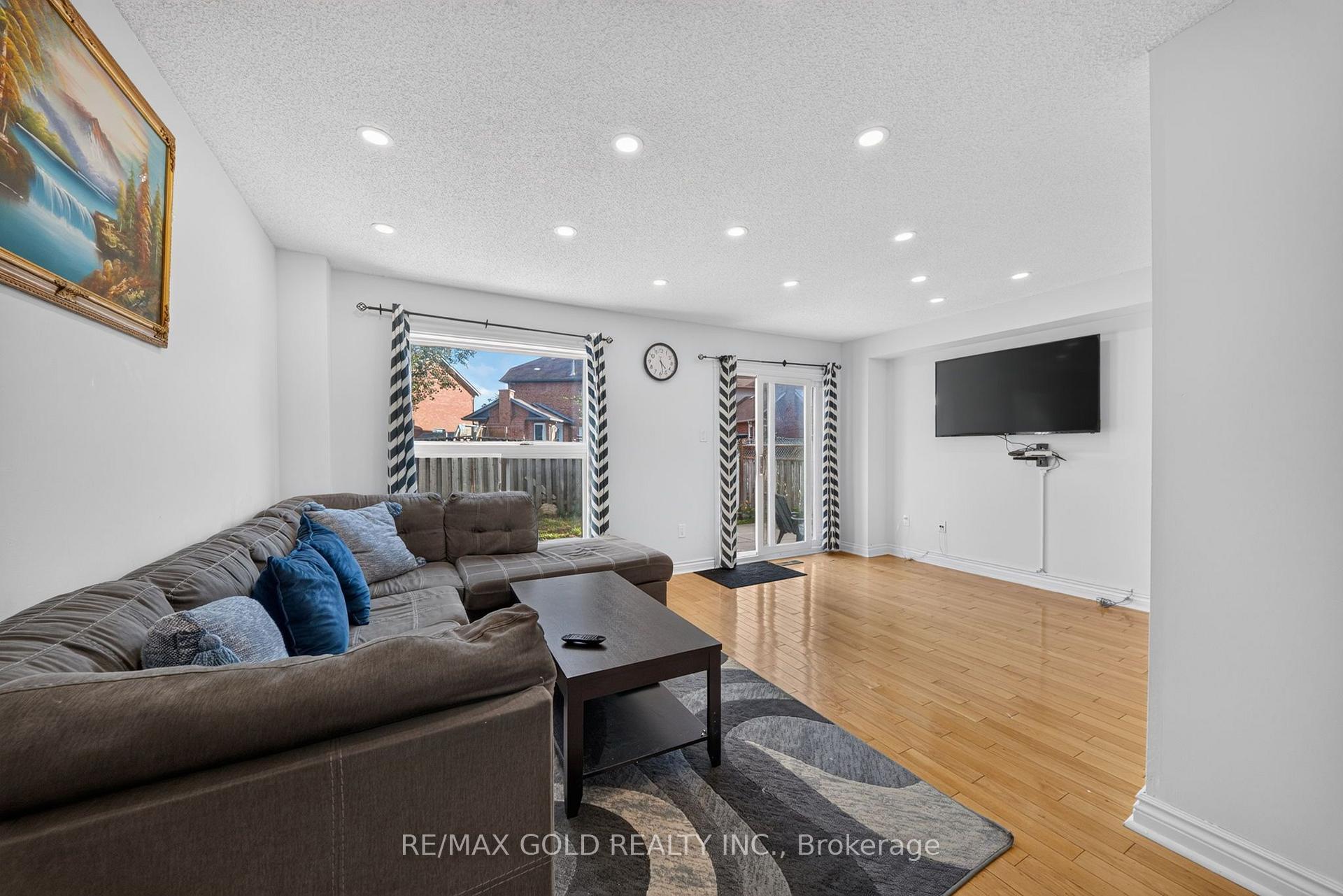 Photo 17 of 152 Bighorn Crescent, Brampton, Sandringham-Wellington — HOMEH
