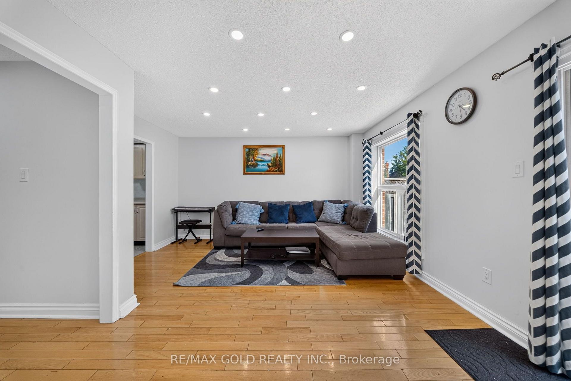 Photo 18 of 152 Bighorn Crescent, Brampton, Sandringham-Wellington — HOMEH