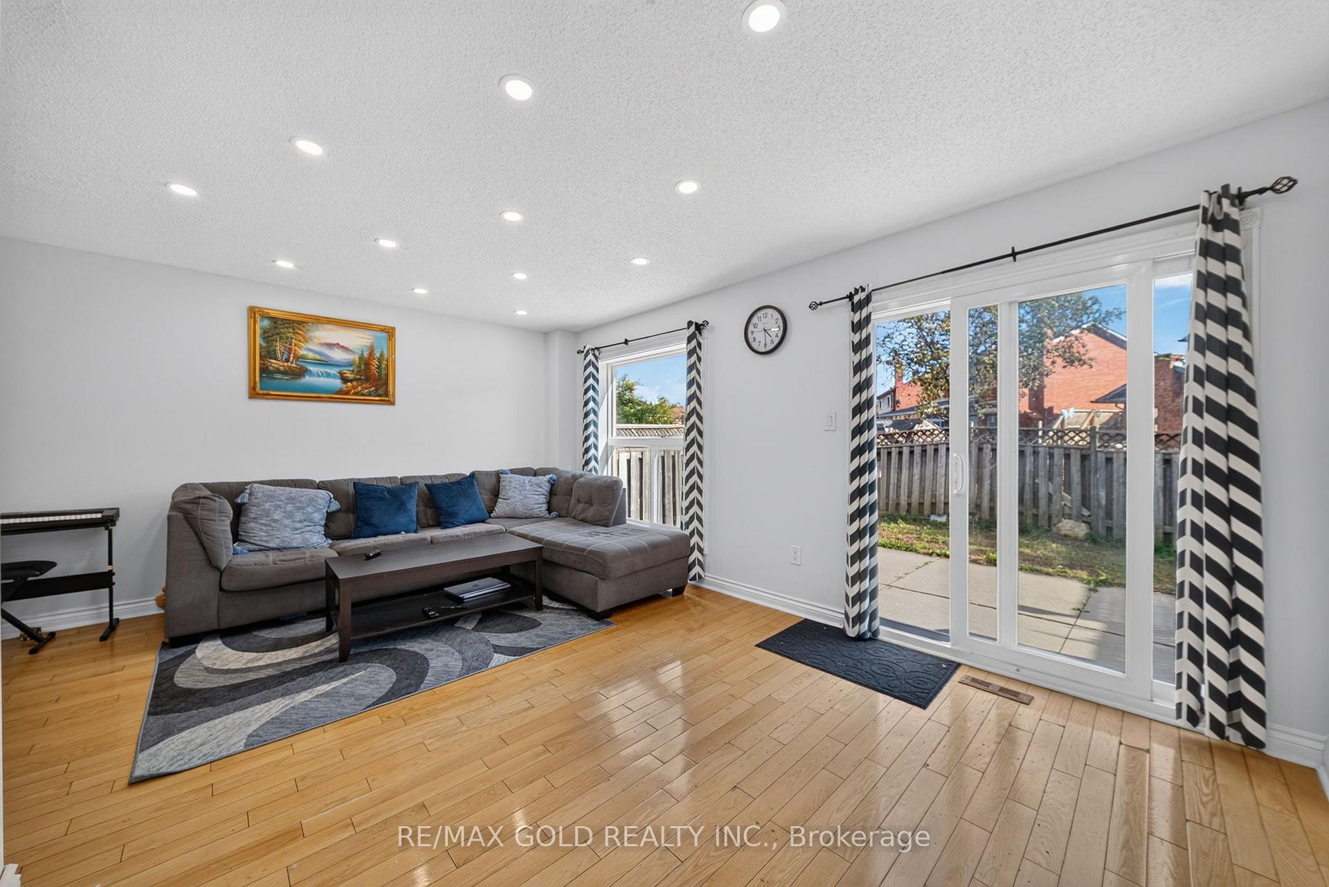 Photo 19 of 152 Bighorn Crescent, Brampton, Sandringham-Wellington — HOMEH