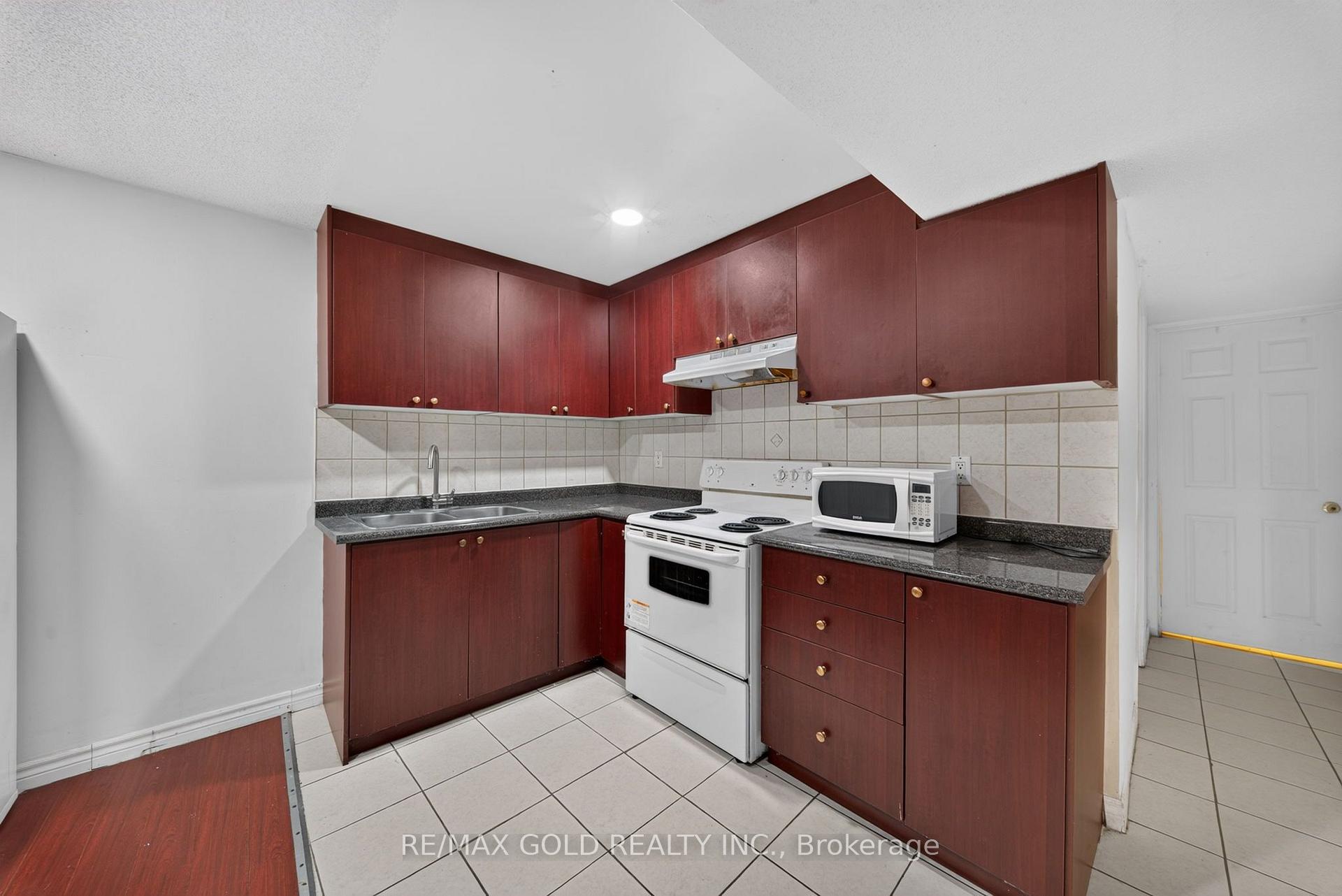 Photo 36 of 152 Bighorn Crescent, Brampton, Sandringham-Wellington — HOMEH