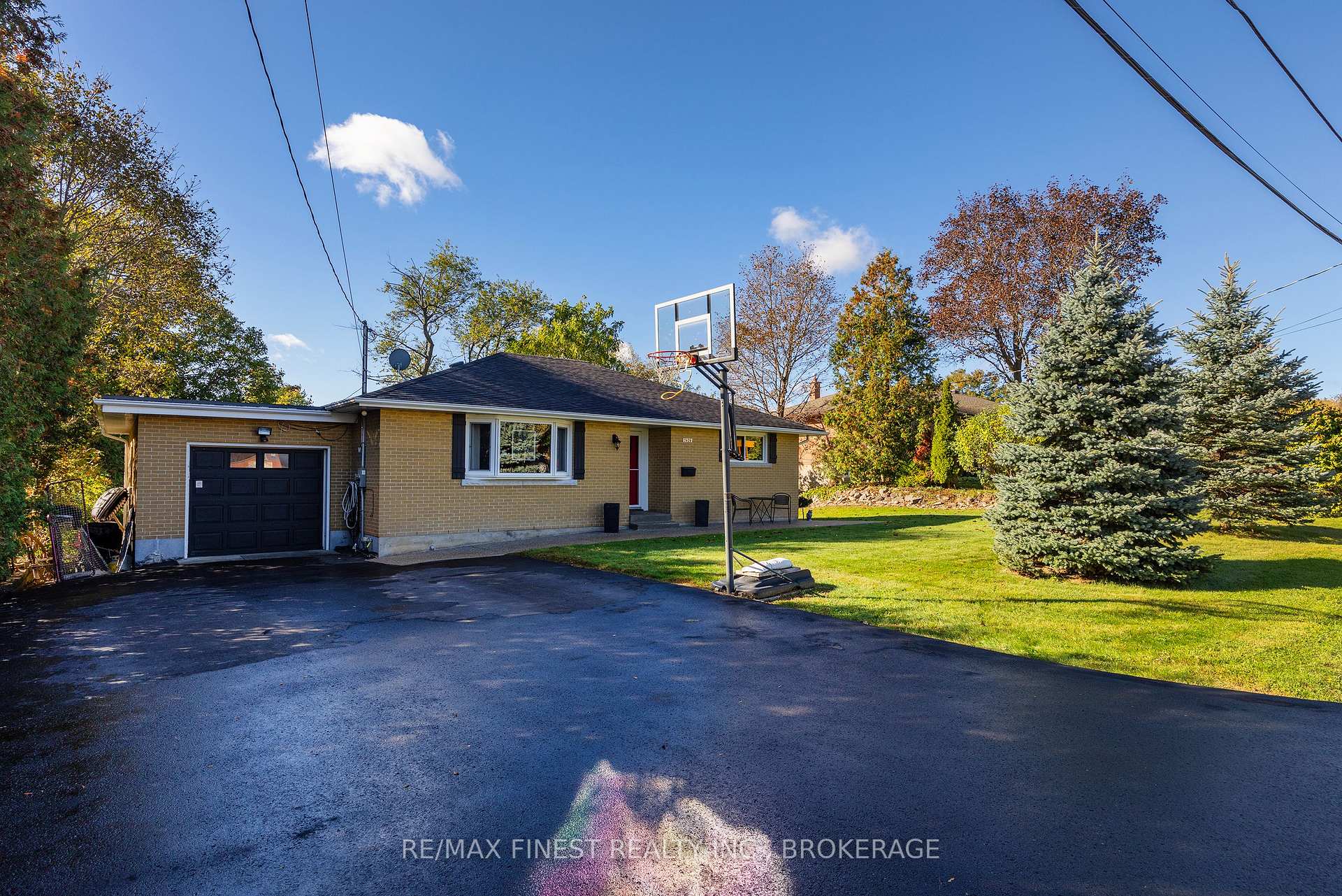 Photo 2 of 1409 Sproule Street, Kingston, City Northwest — HOMEH