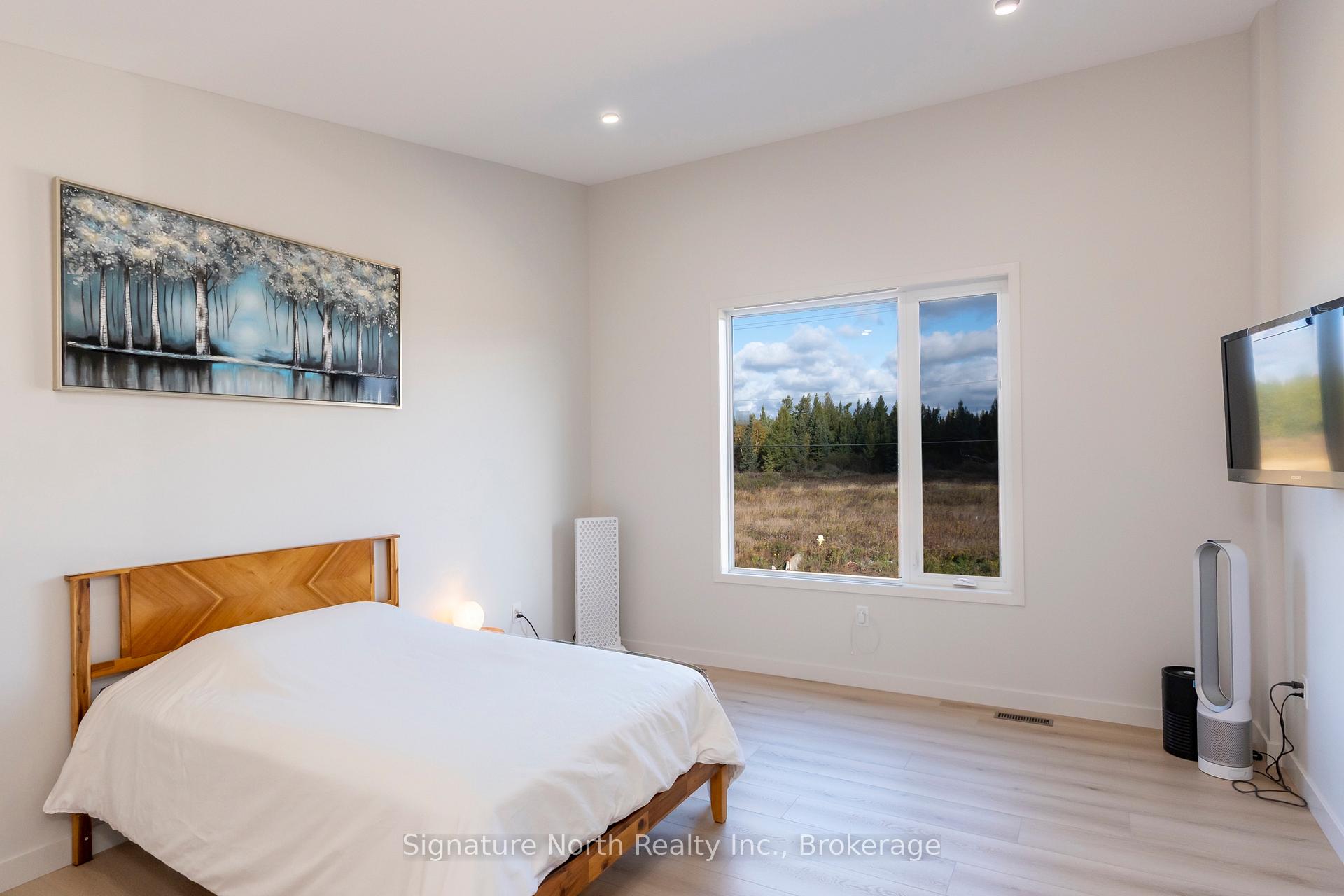 Photo 31 of 836 Weiler Boulevard, Thunder Bay, Parkdale — HOMEH