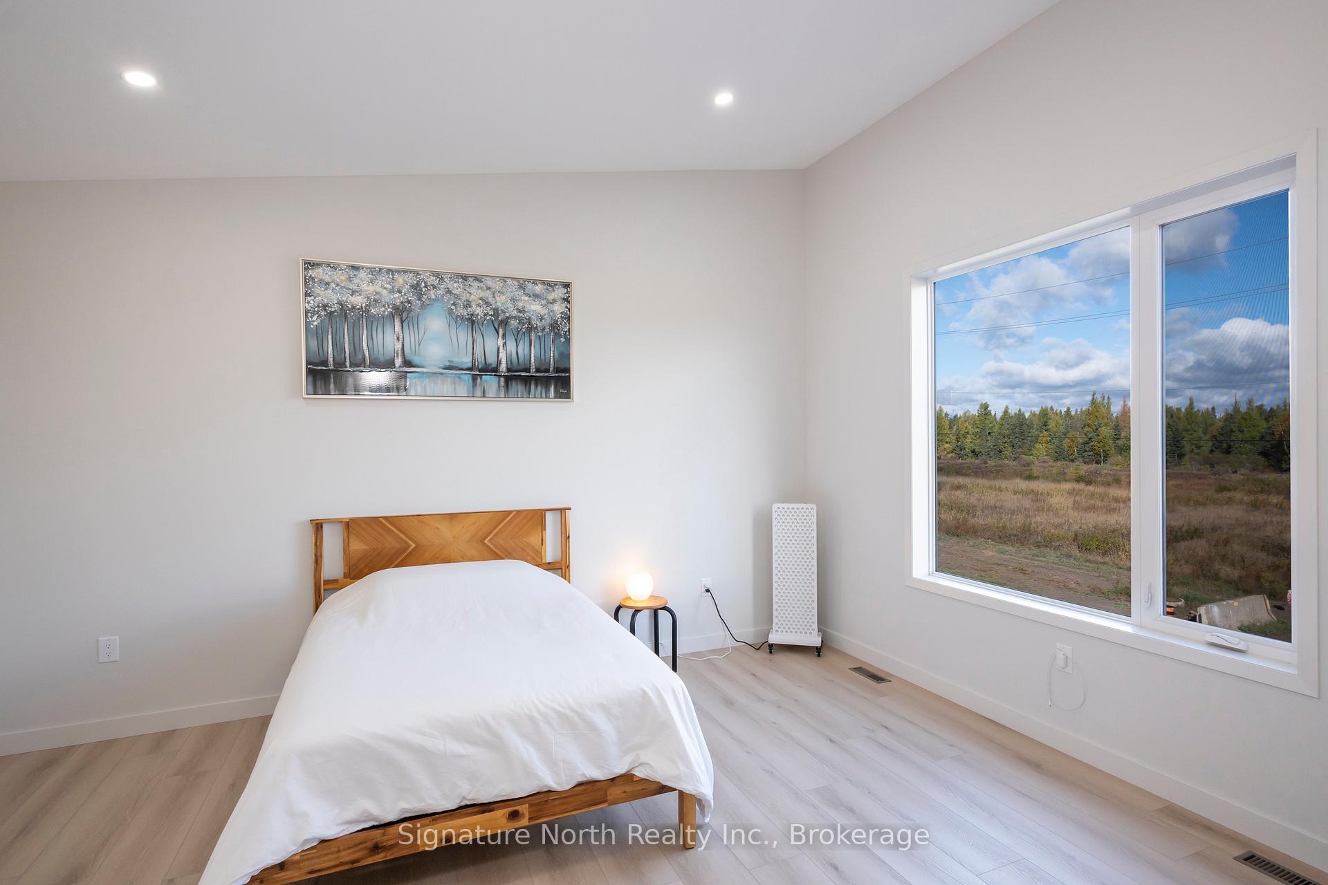 Photo 32 of 836 Weiler Boulevard, Thunder Bay, Parkdale — HOMEH