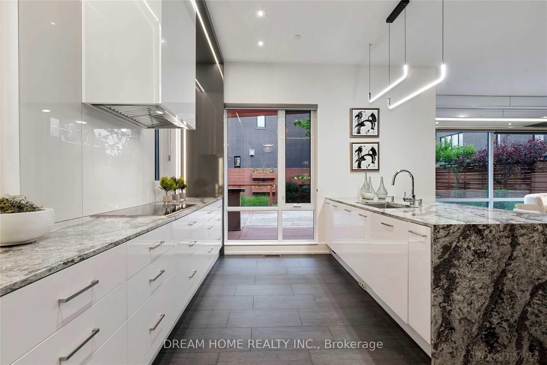 Photo 9 of 21 Valliere Place, North York, Bayview Village — HOMEH