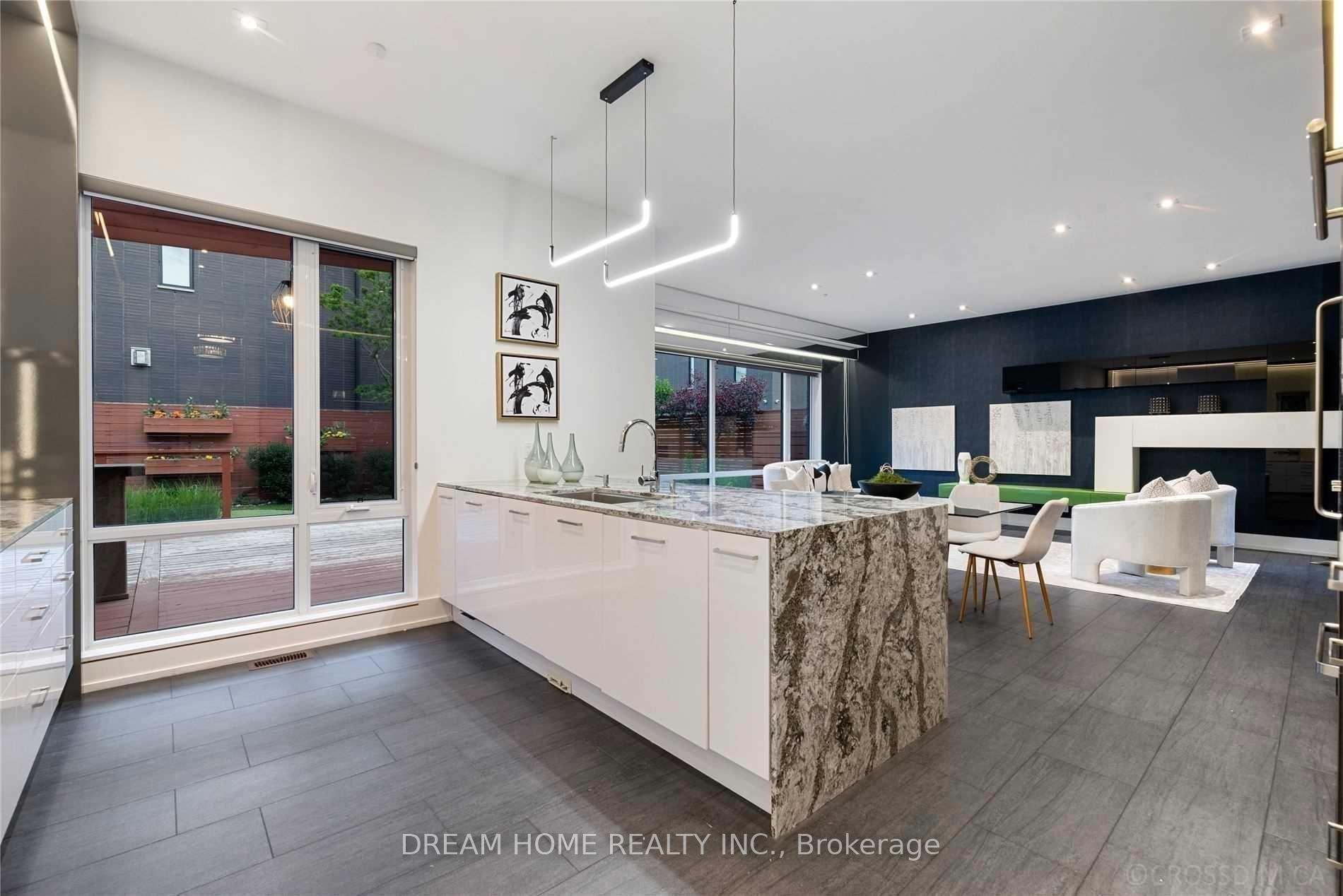Photo 10 of 21 Valliere Place, North York, Bayview Village — HOMEH
