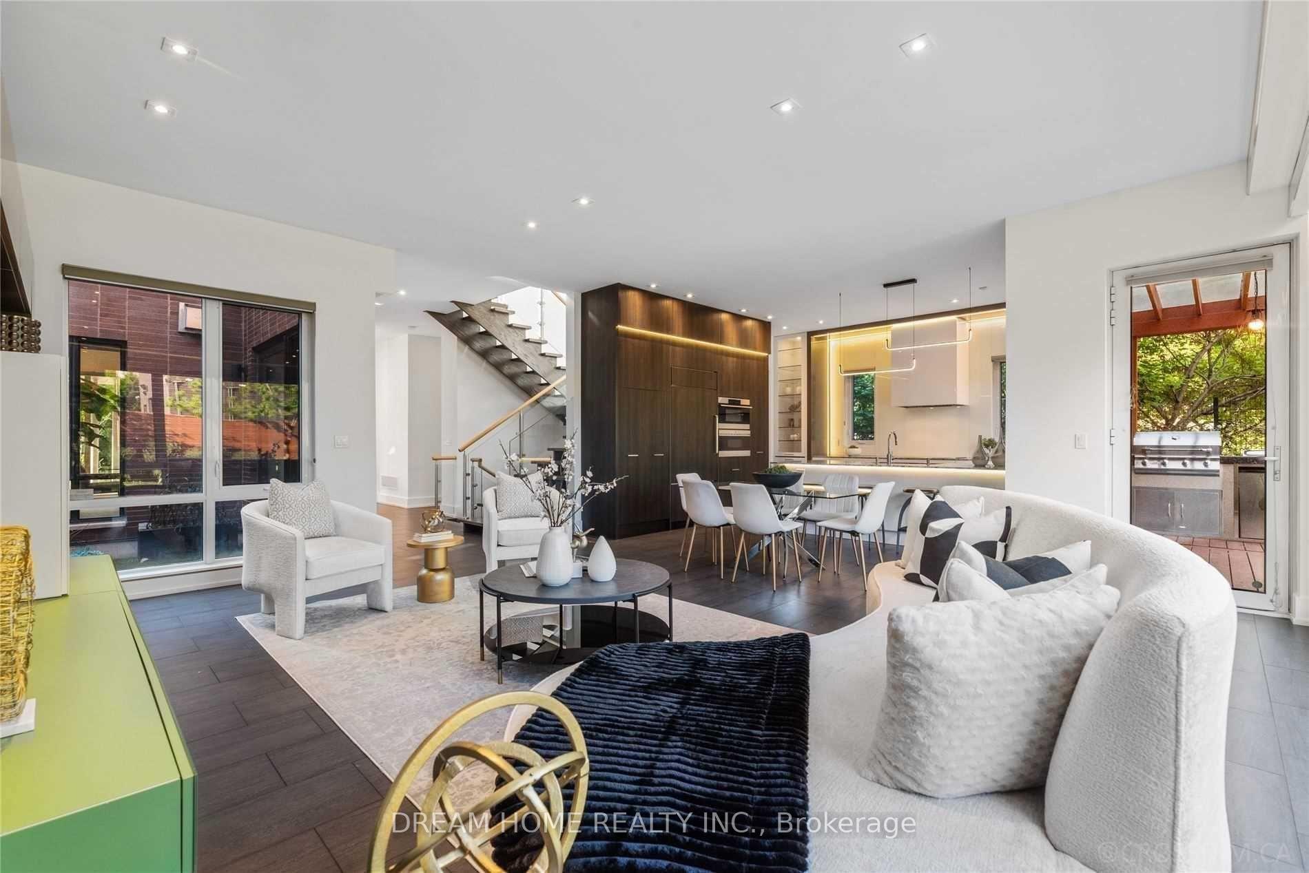 Photo 14 of 21 Valliere Place, North York, Bayview Village — HOMEH
