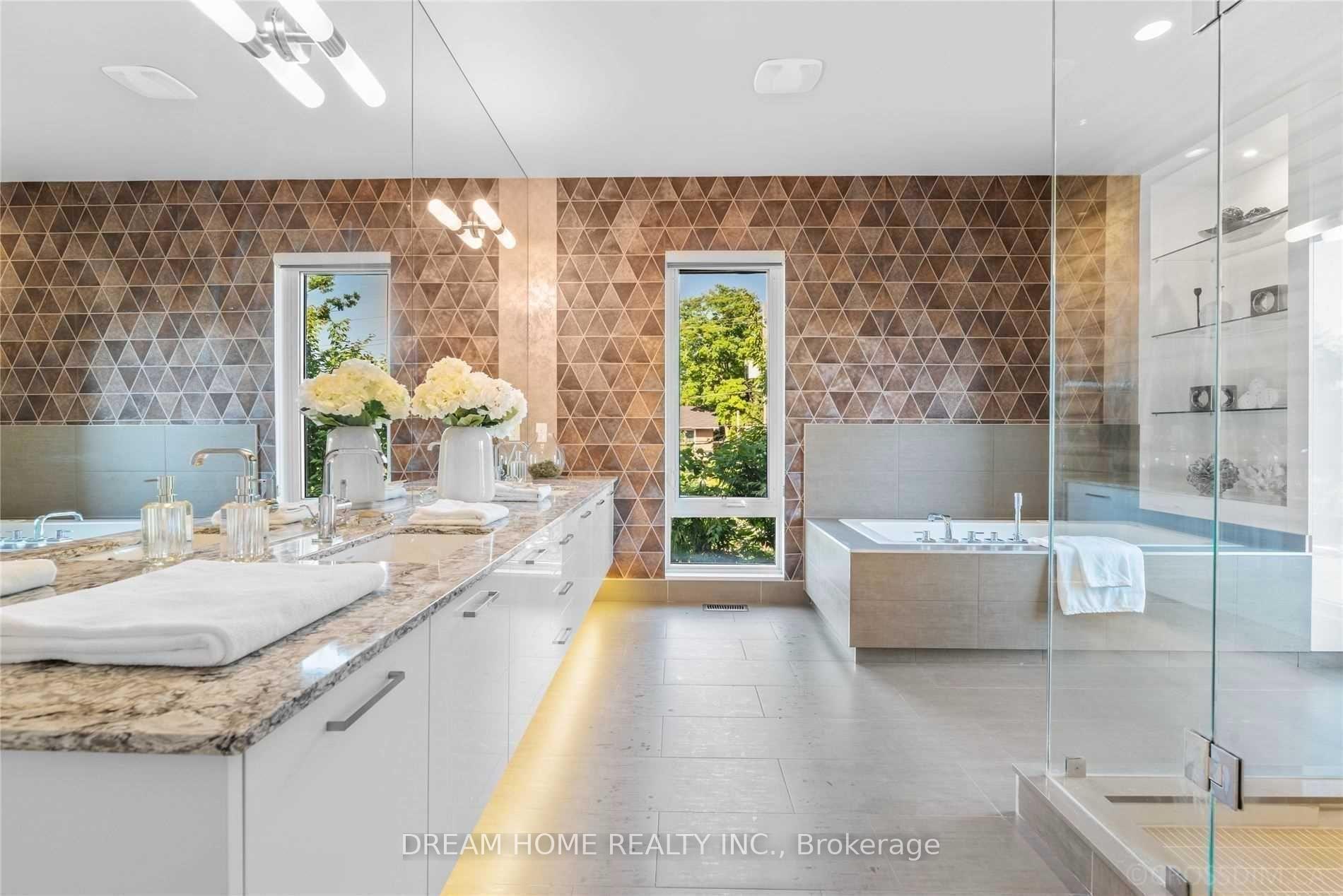 Photo 22 of 21 Valliere Place, North York, Bayview Village — HOMEH