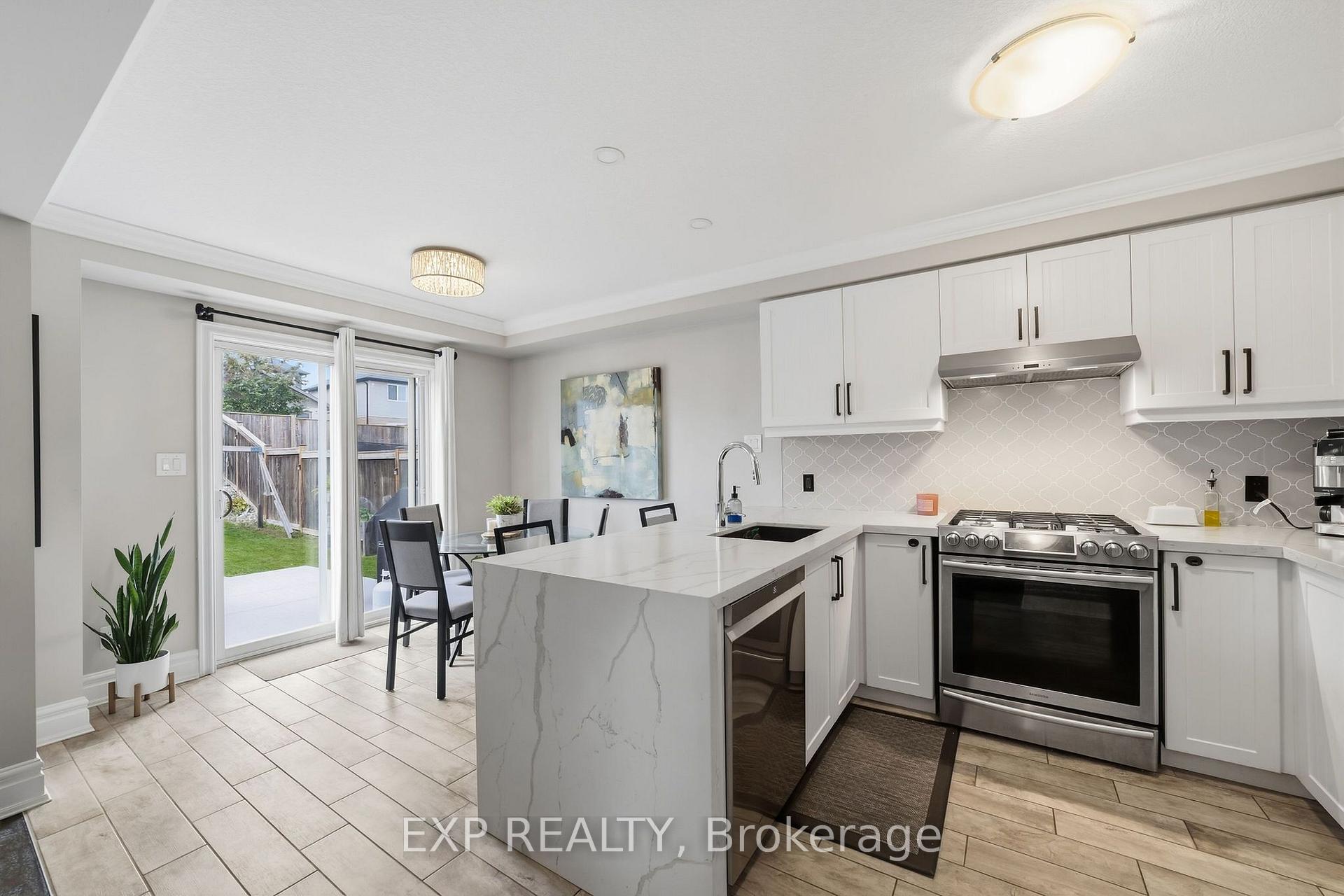 Photo 5 of 2700 Foxbend Link, London, North S — HOMEH