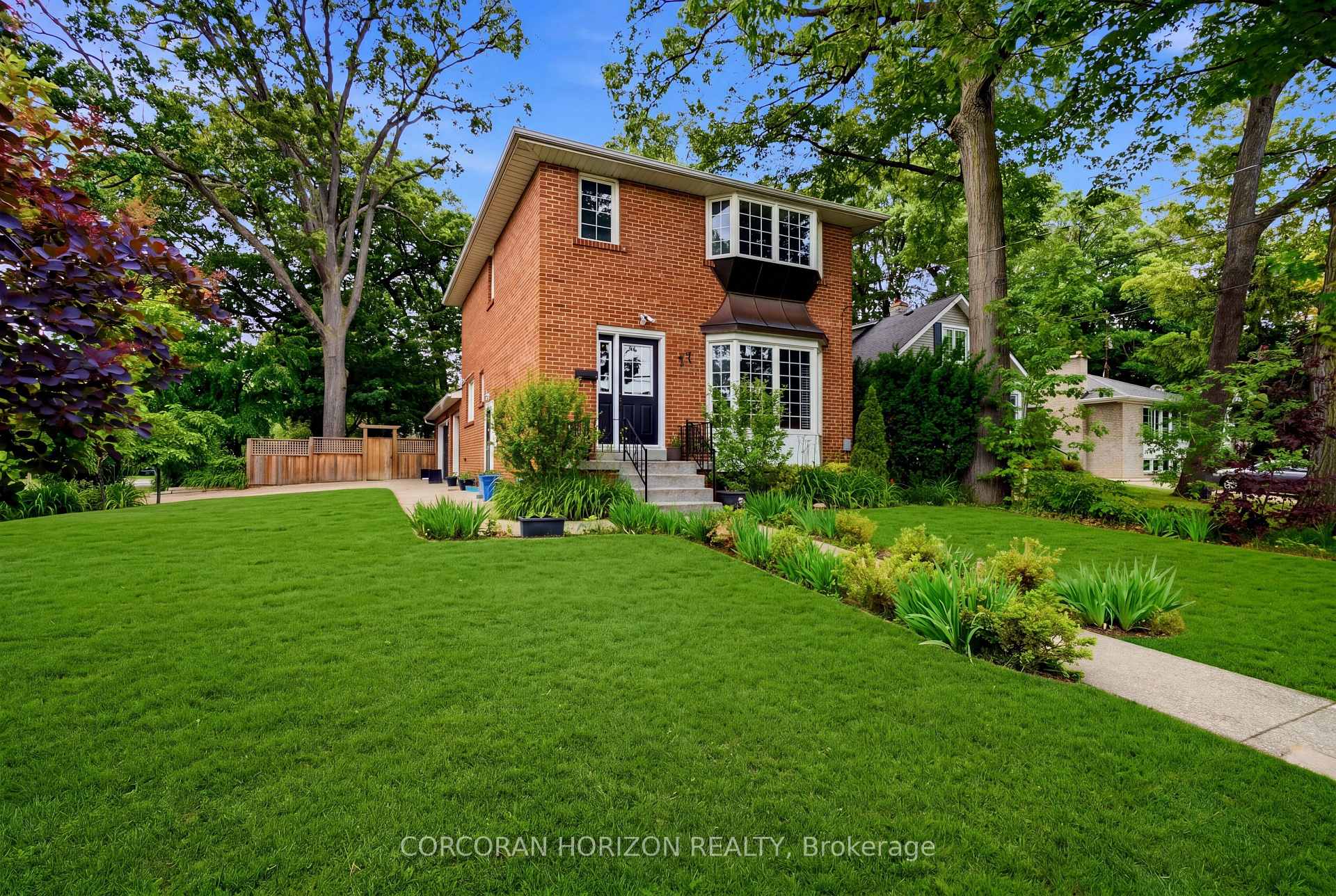 Photo 3 of 77 Mineola Road E, Mississauga, Mineola — HOMEH